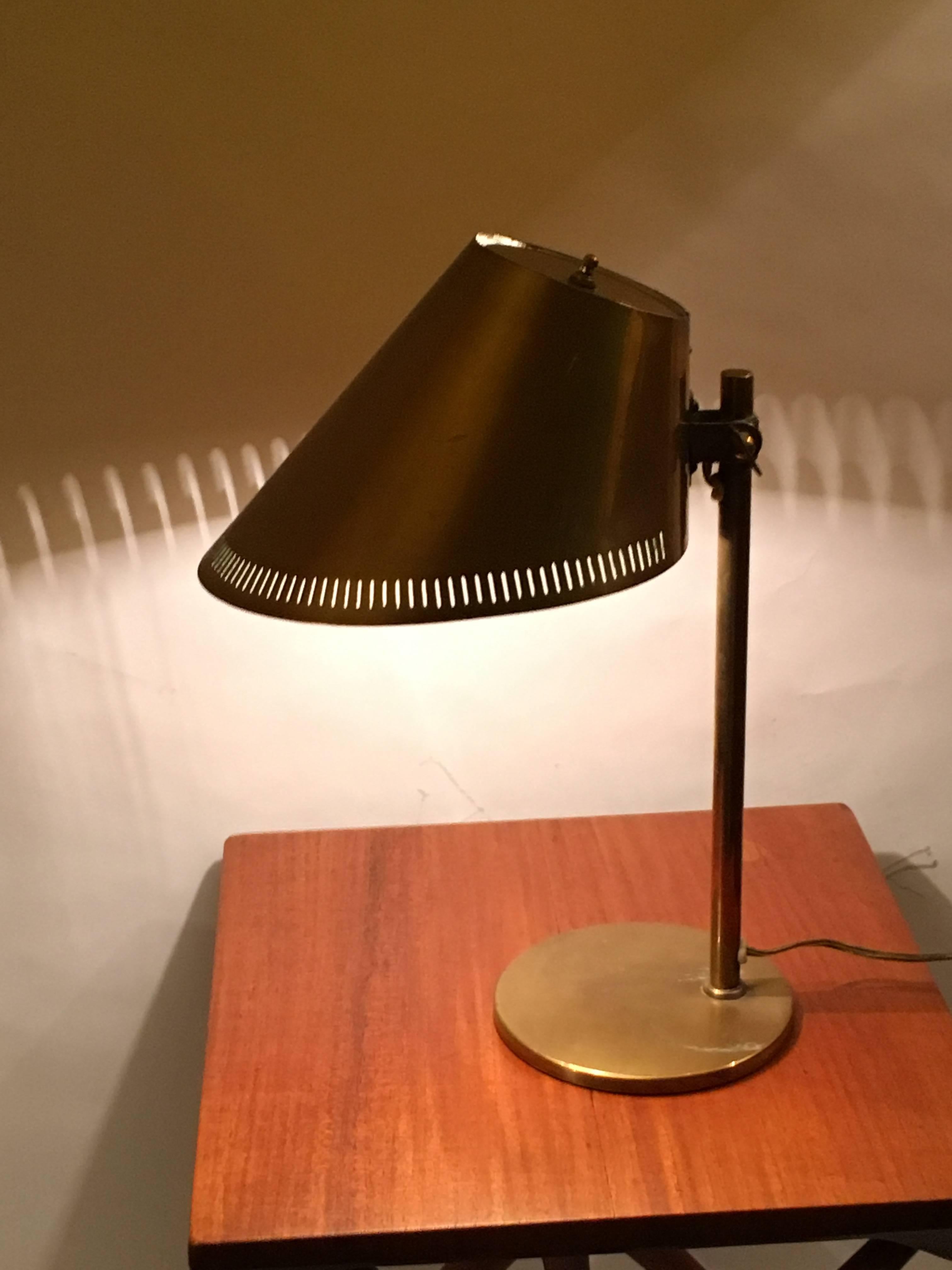Hand-Crafted Paavo Tynell All Brass Desk Lamp, Model 9227, Taito, Finland, circa 1958 For Sale