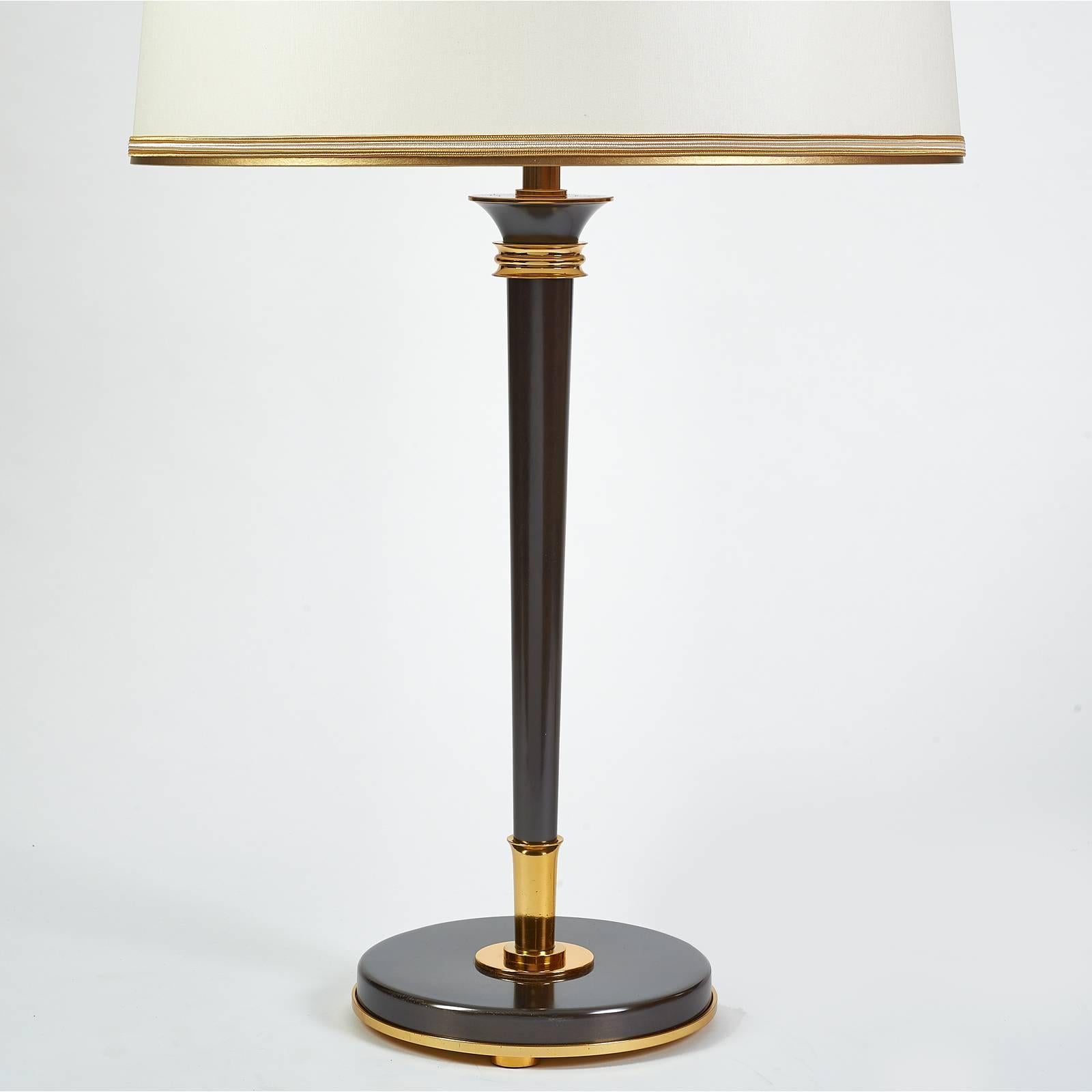 Genet Michon attributed,
Important and tall modernist desk lamp
Contrasting oxidized and polished bronze with handsome tailored mounts, France, 1950s.
Dimensions: 33 H x 16 diameter.
Rewired for use in the USA with two standard base bulbs.

