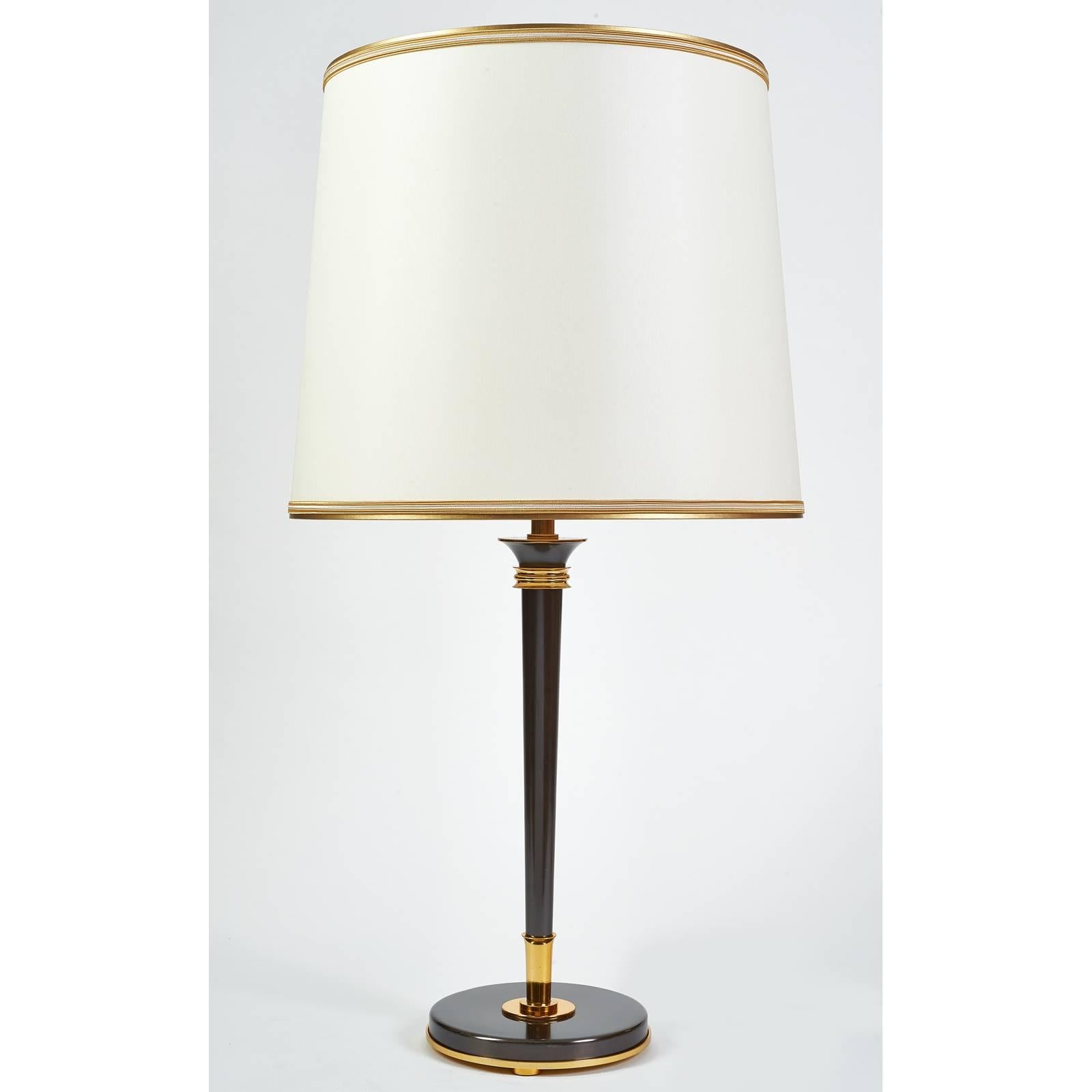 Tall Modernist Bronze Desk Lamp with Handsome Mounts, France 1950s In Excellent Condition In New York, NY