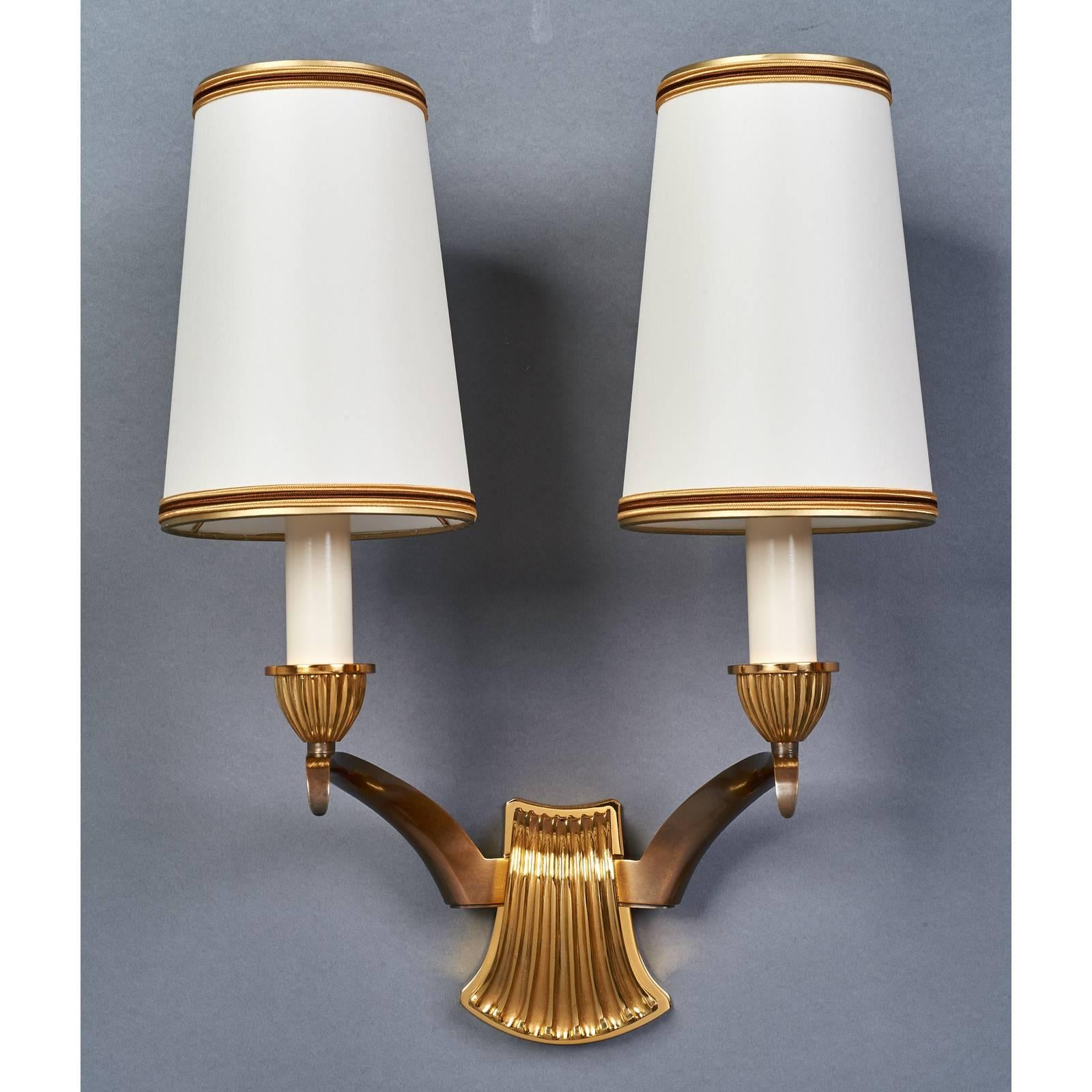 Pair of Scalloped Bronze Sconces by Genet Michon, France 1950s In Good Condition In New York, NY