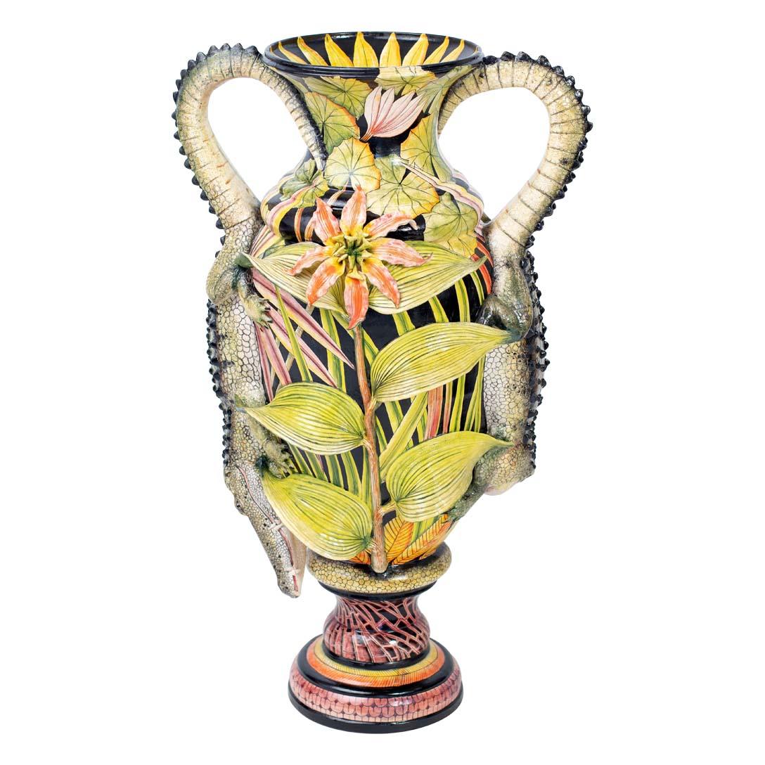 Moderno Vaso di coccodrillo scolpito, realizzato a mano in Sudafrica in vendita