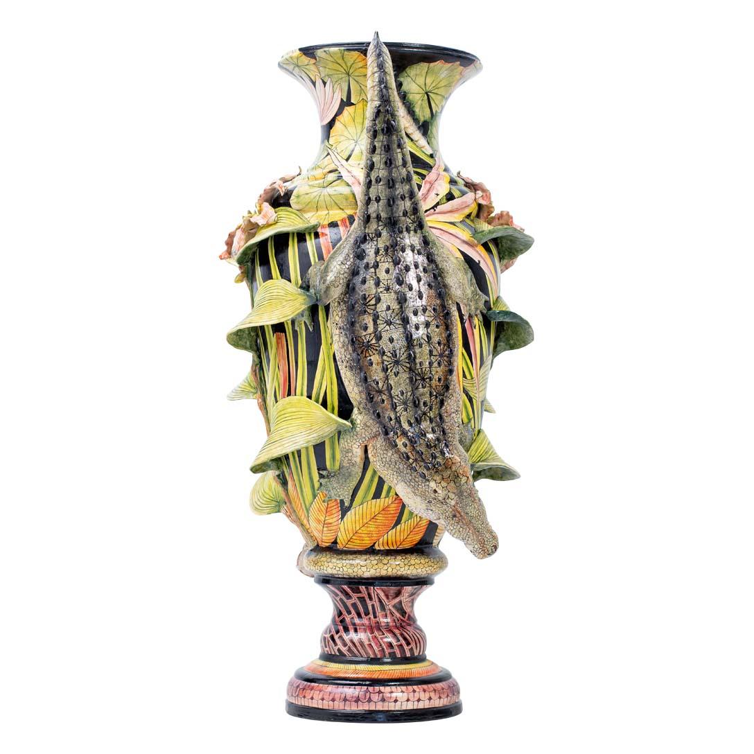 Sudafricano Vaso di coccodrillo scolpito, realizzato a mano in Sudafrica in vendita