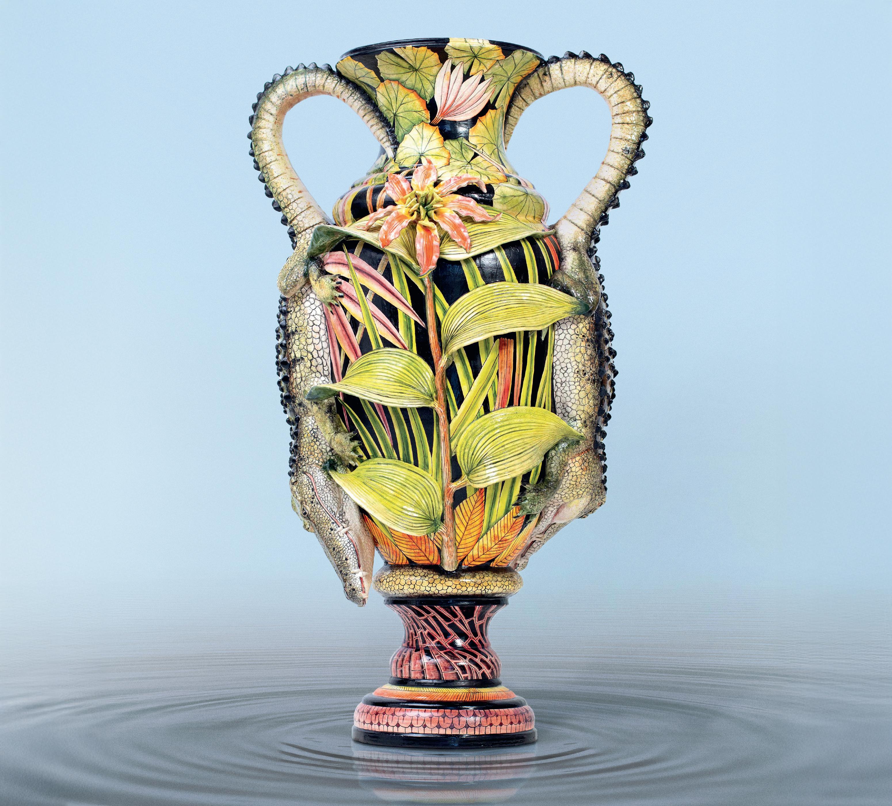 XXI secolo e contemporaneo Vaso di coccodrillo scolpito, realizzato a mano in Sudafrica in vendita
