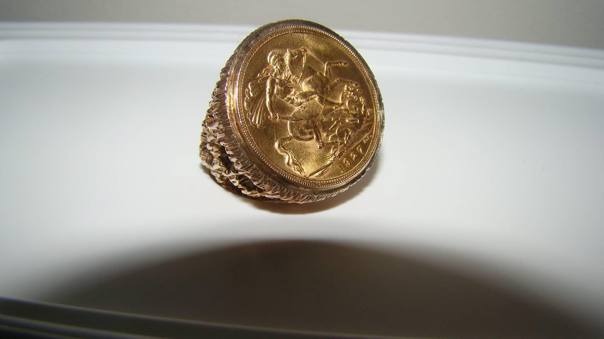 Early 20th Century 1927 22kt Gold British Sovereign Coin Ring