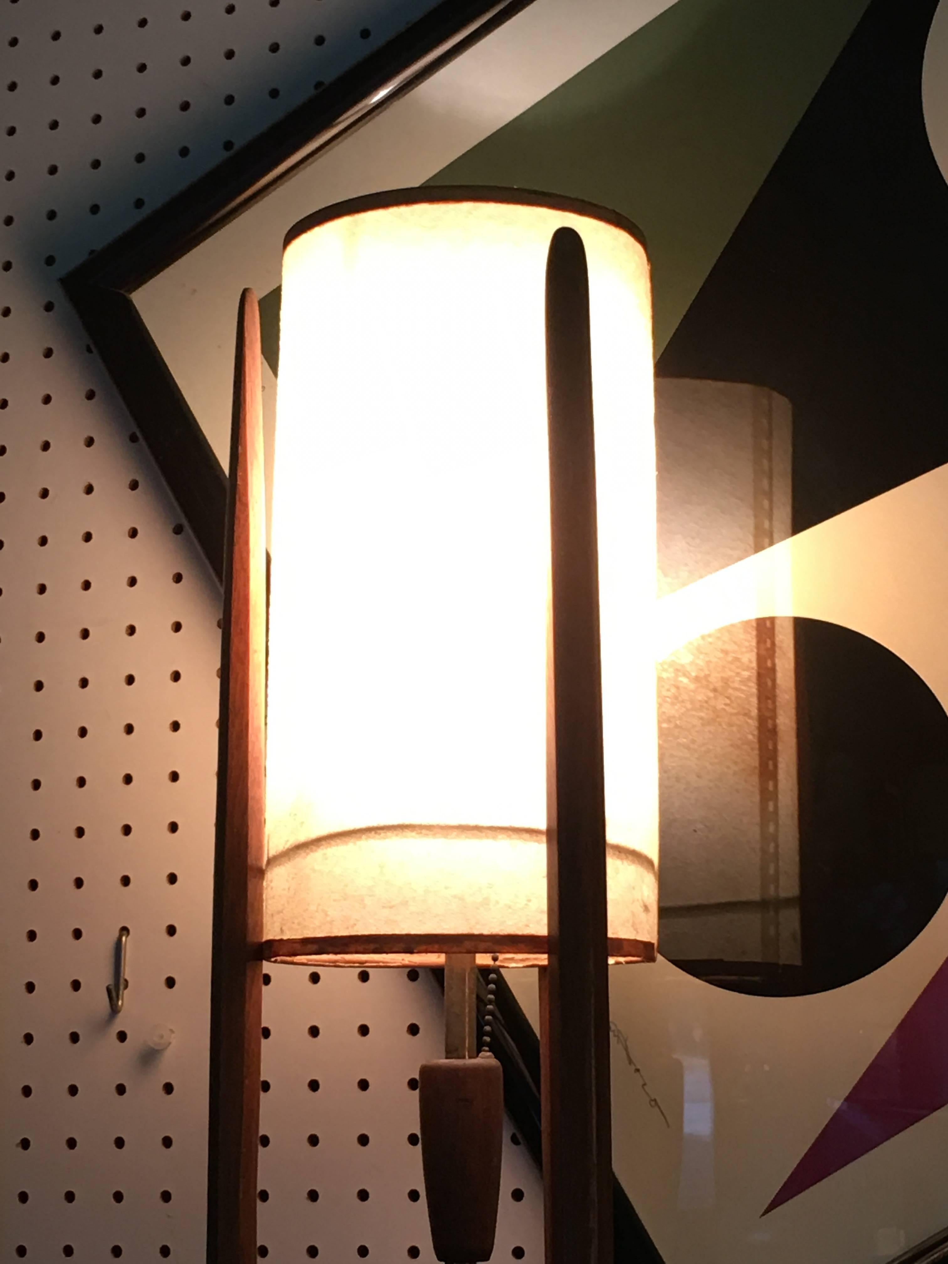 Mid-Century Modeline Danish Tall Table Lamp In Excellent Condition In Atlanta, GA