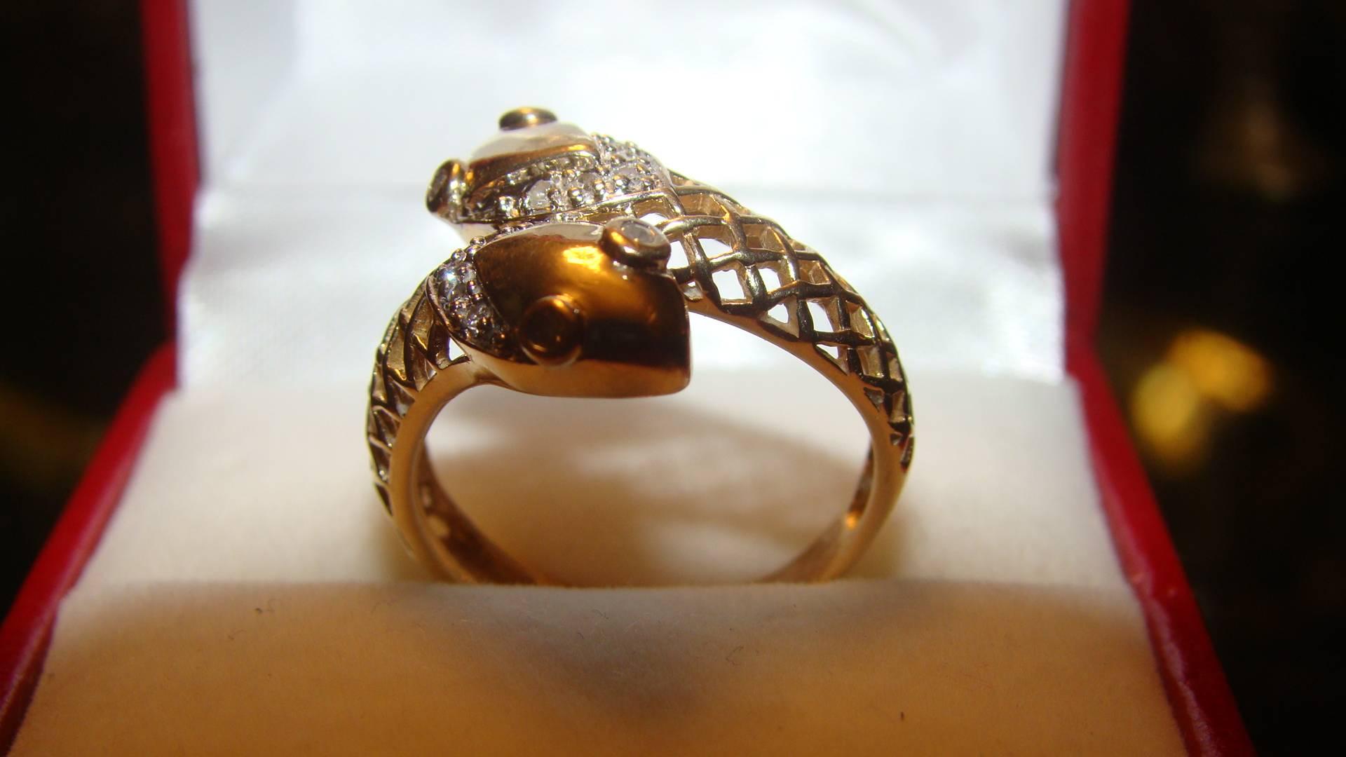 Antique Gold Double Head Snake Ring with Diamond Eyes In Excellent Condition In Atlanta, GA
