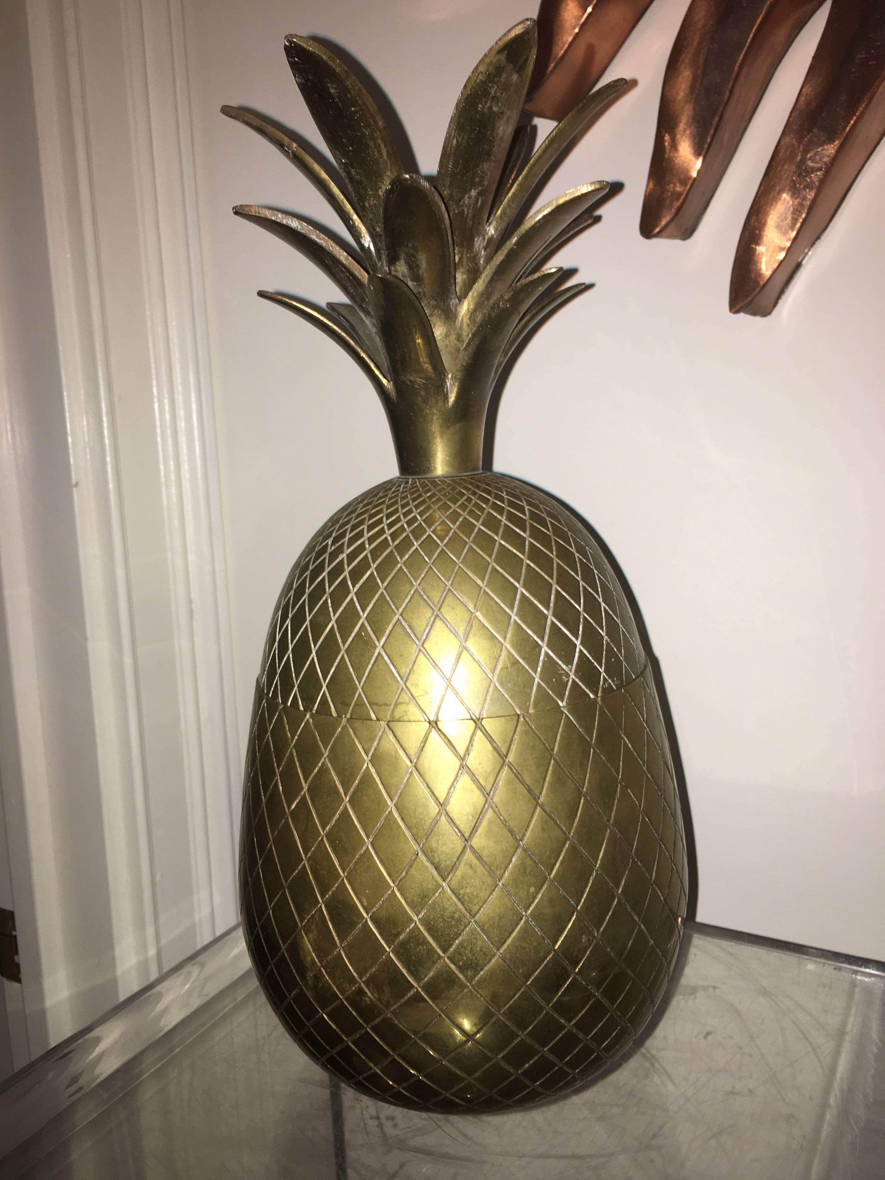 Terrific vintage large brass pineapple ice bucket. Perfect for your bar decor.