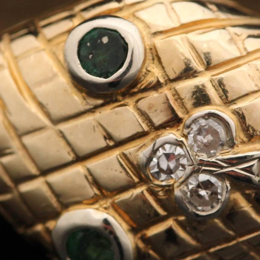 14-Karat Gold Snake Bracelet with Emerald Eyes and Diamonds For Sale 3