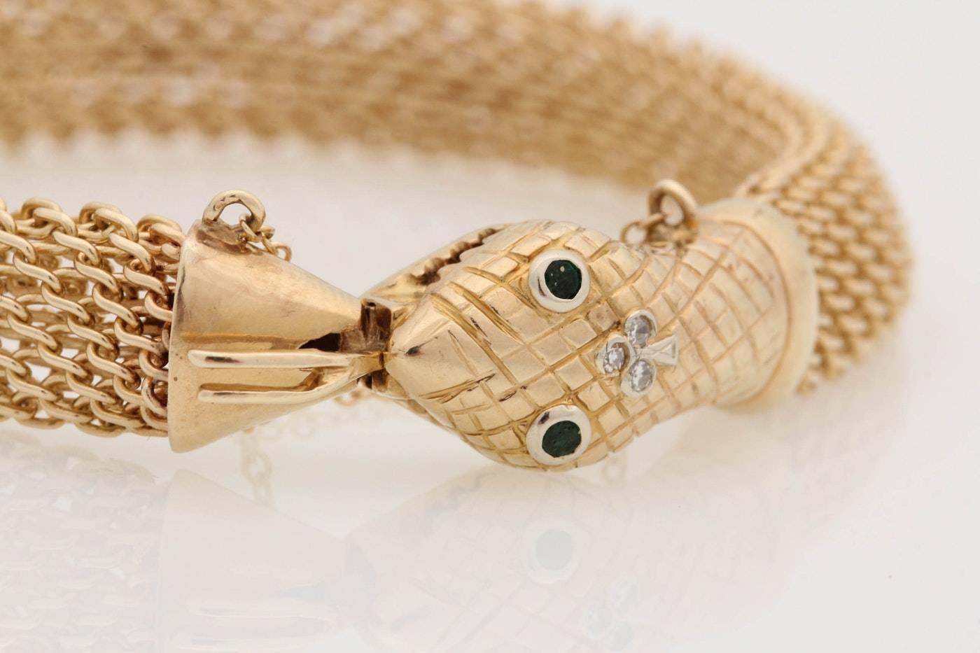 14-Karat Gold Snake Bracelet with Emerald Eyes and Diamonds For Sale 4