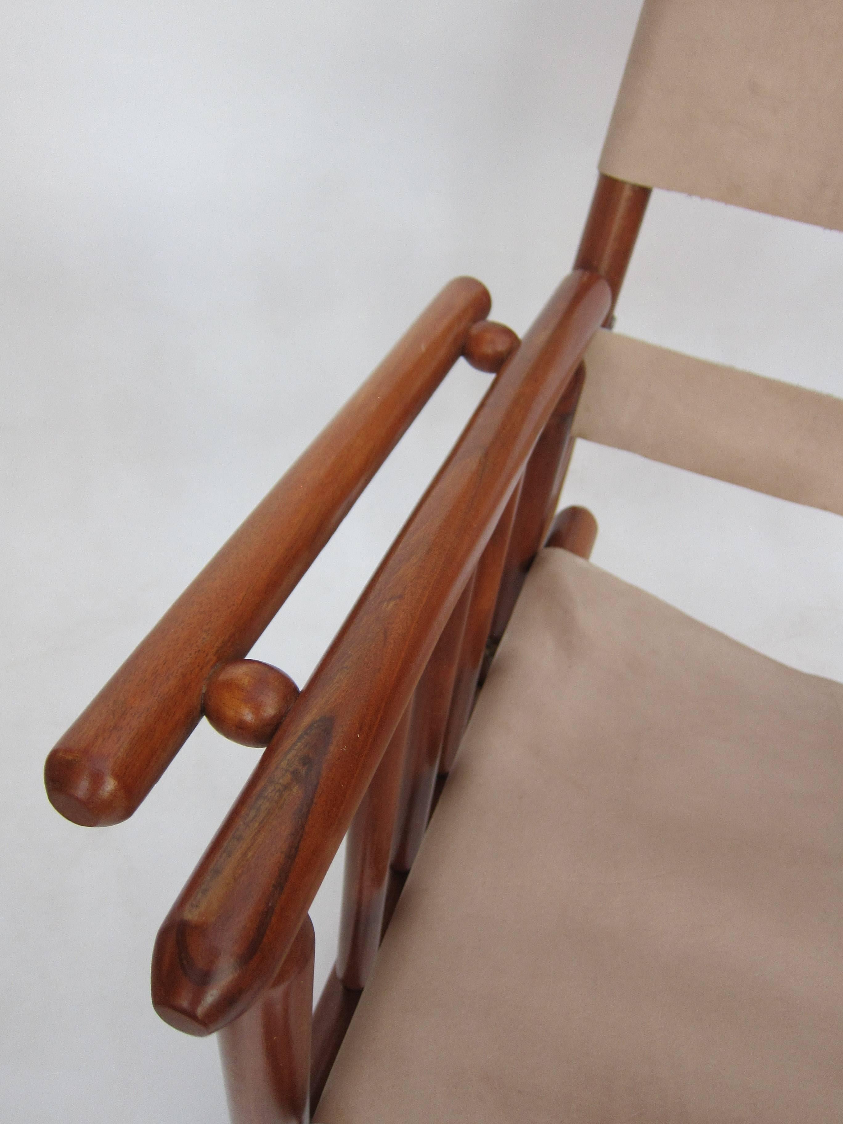 Pair Costa Rican Folding Rockers In Good Condition For Sale In Mexico City, DF