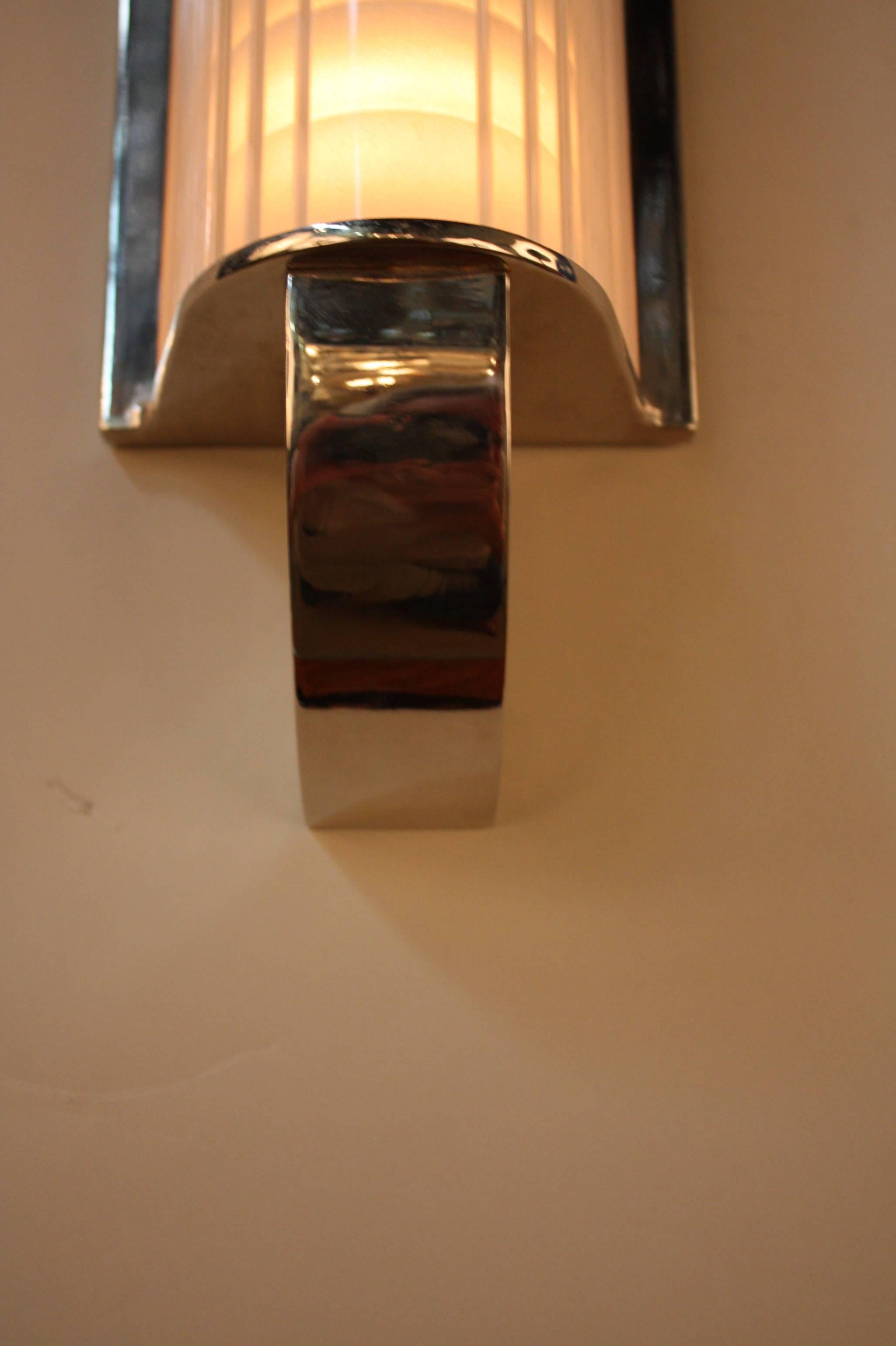 Mid-20th Century Pair of French Art Deco Wall Sconces