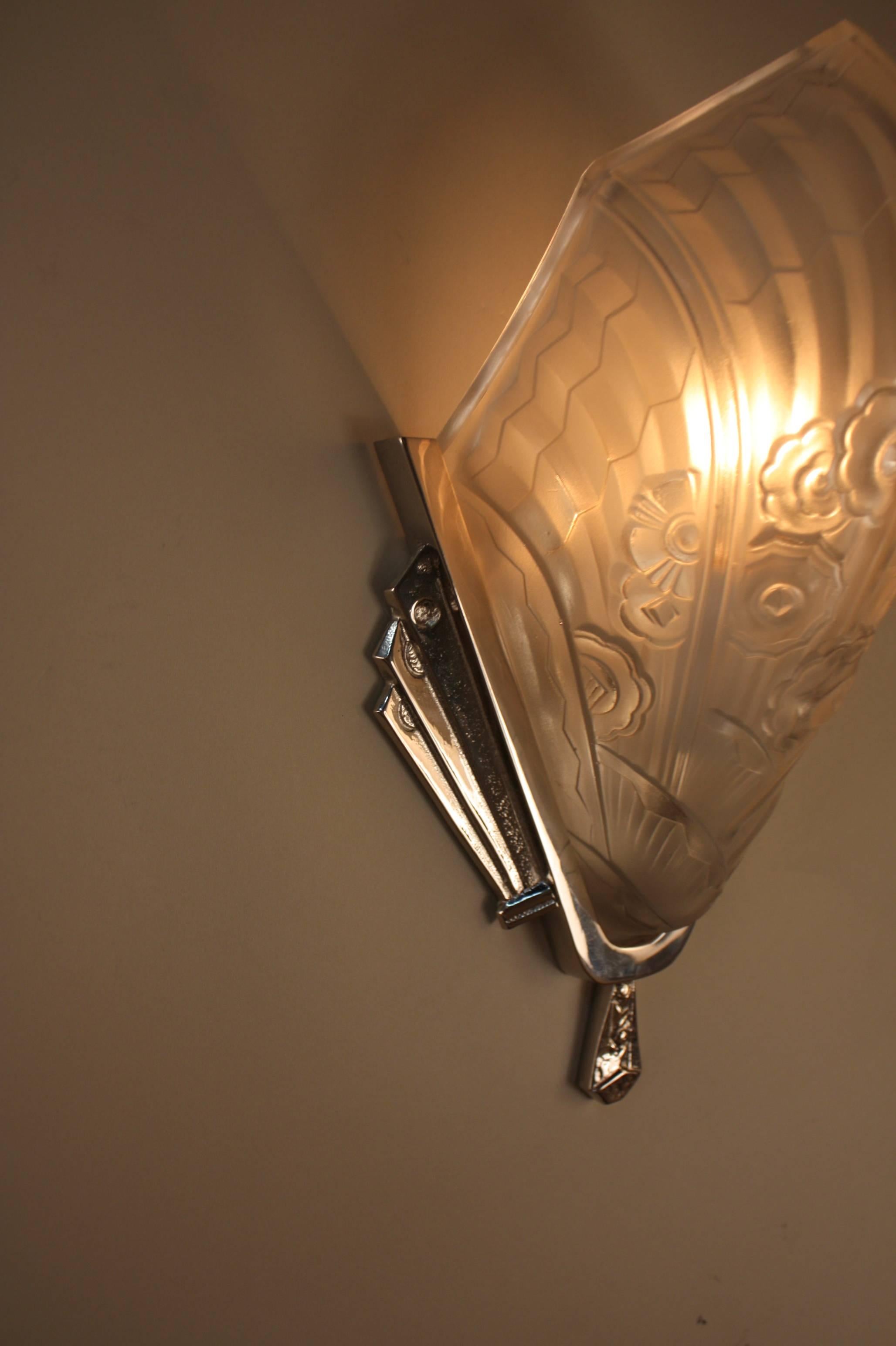 Mid-20th Century Pair of French Art Deco Wall Sconces