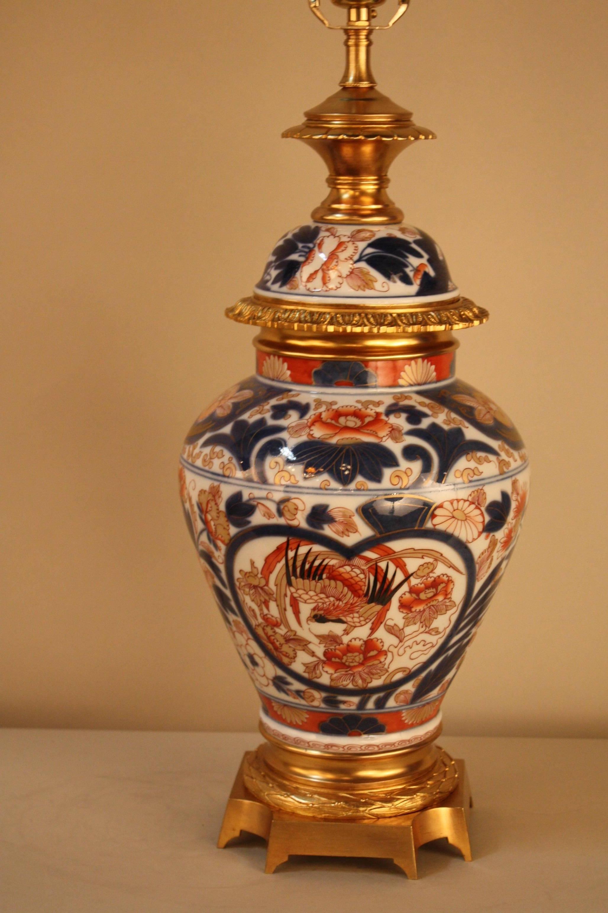 19th Century Imari Porcelain and Gilt Bronze-Mounted Electrified Oil Lamp In Excellent Condition In Fairfax, VA