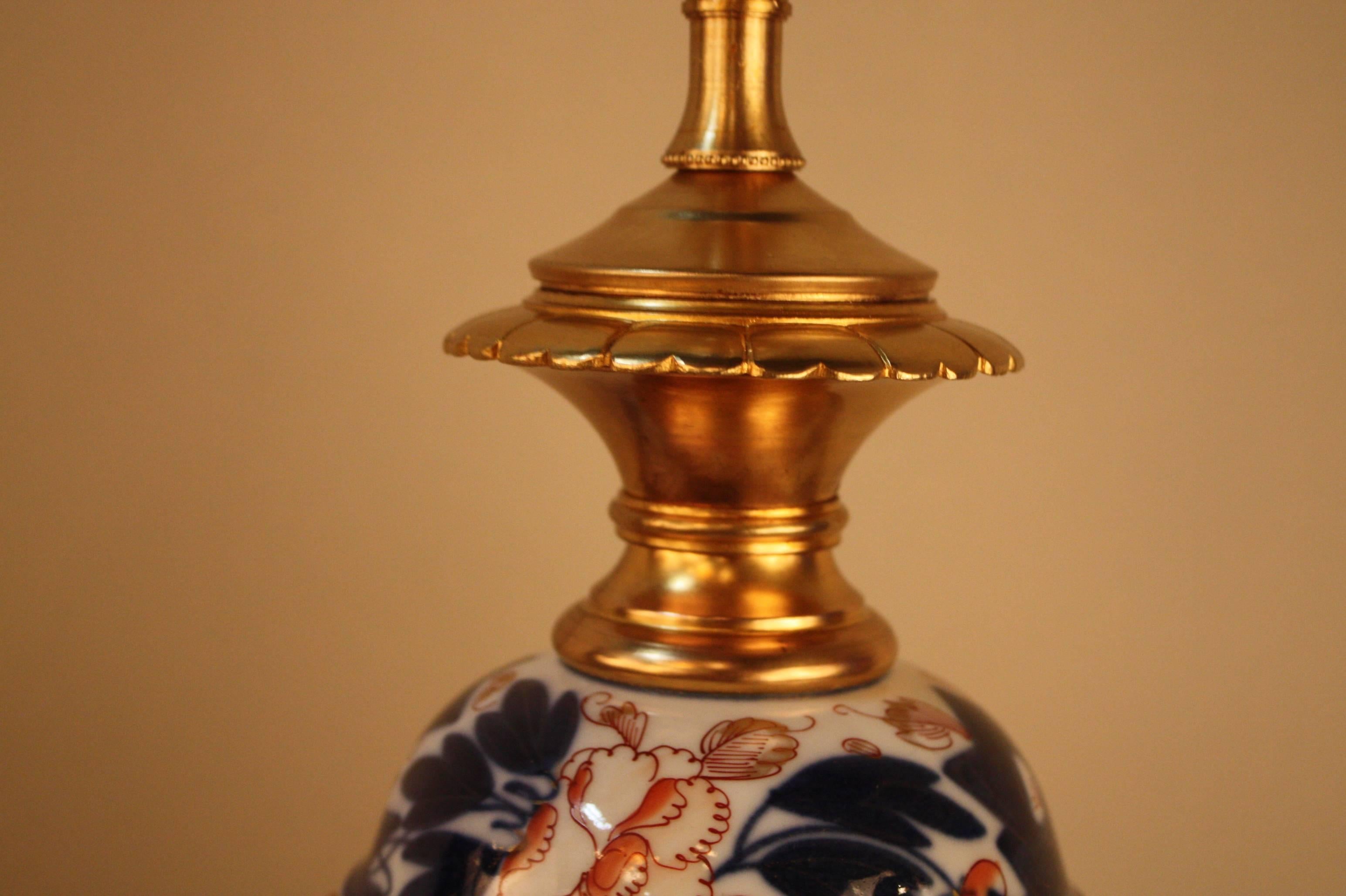 19th Century Imari Porcelain and Gilt Bronze-Mounted Electrified Oil Lamp 4