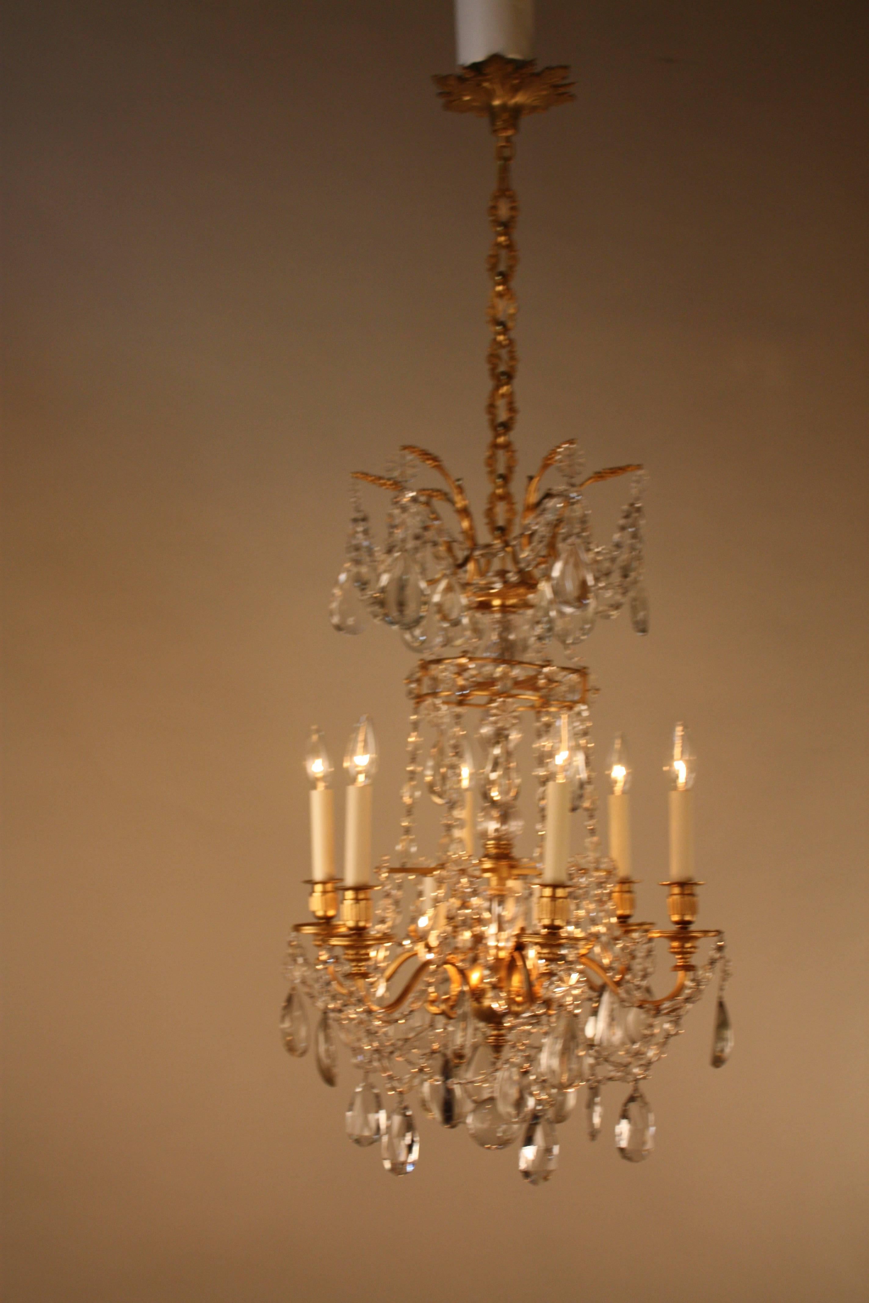 Absolutely beautiful six-arm and total of nine-light elegant designed gilt bronze chandelier with very fine hand polished crystal.
Fully installed is 32