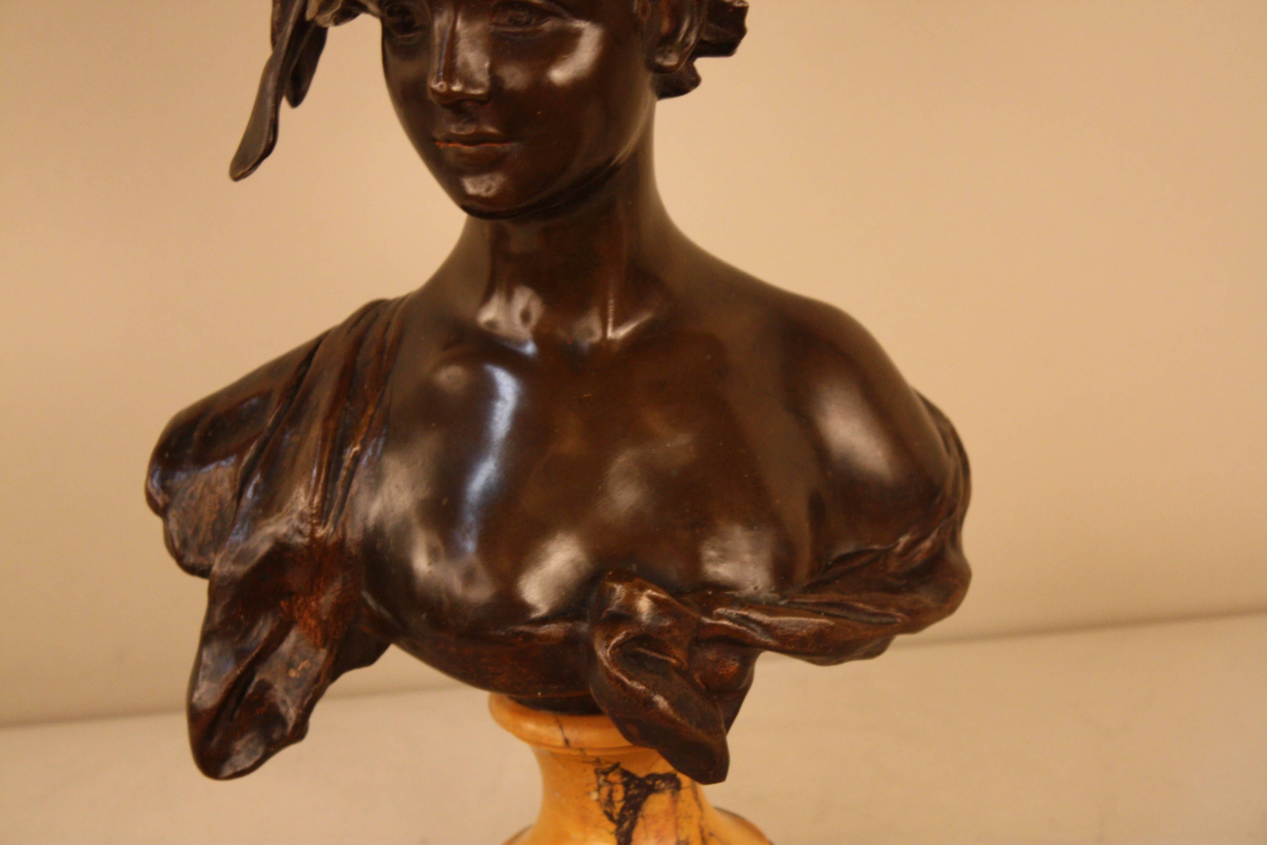 French Art Nouveau Bronze Bust of Young Woman by Georges Van der Straeten In Good Condition In Fairfax, VA