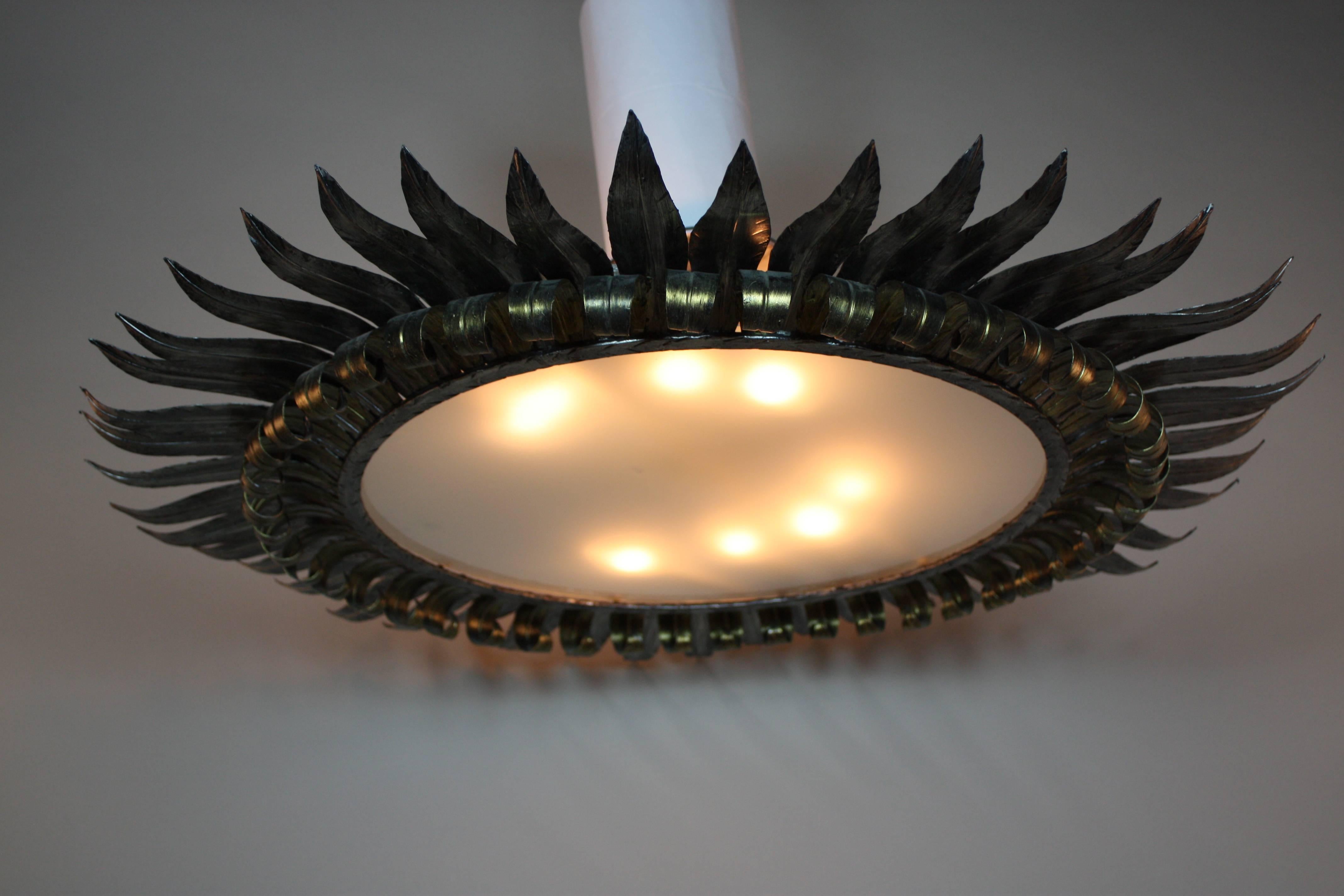 Fantastic large flush mount eight-light fixture in combination of silver and gold leaf. Made in Spain during 1950s a Classic art work in shape of sun blast or sunflower.
Measures: 36