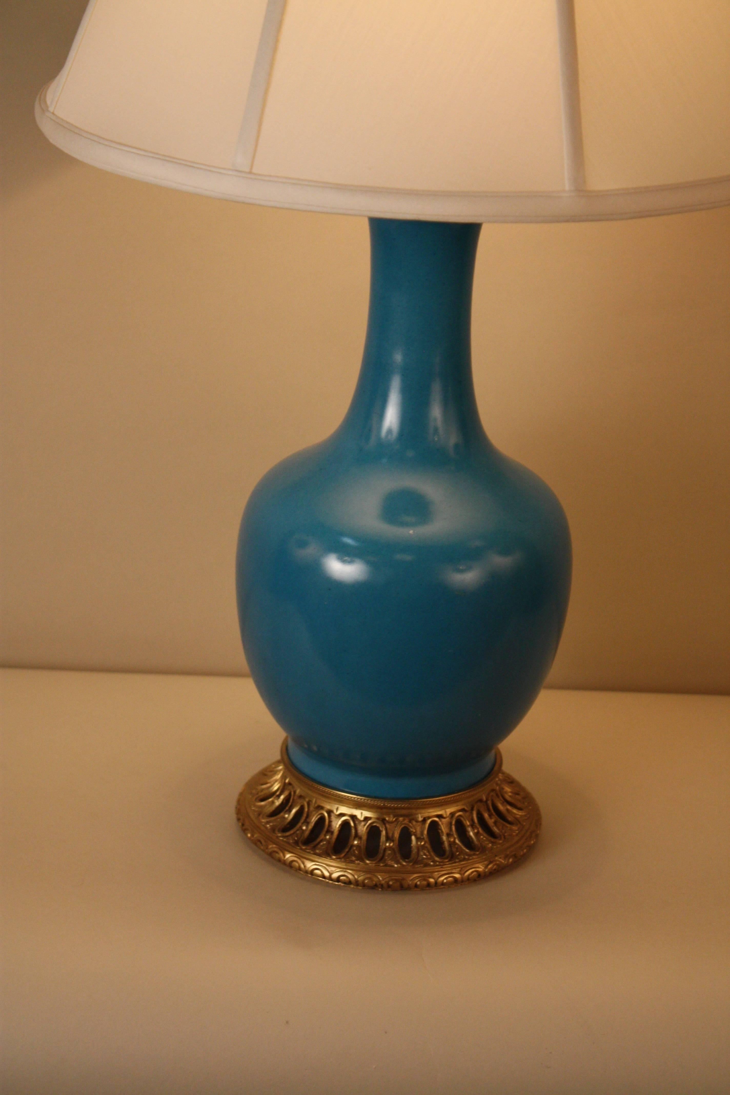 Fantastic blue torques color porcelain vase sitting on bronze base that has been customized to a table lamp in 1920s. This lamp is fitted with silk lampshade.