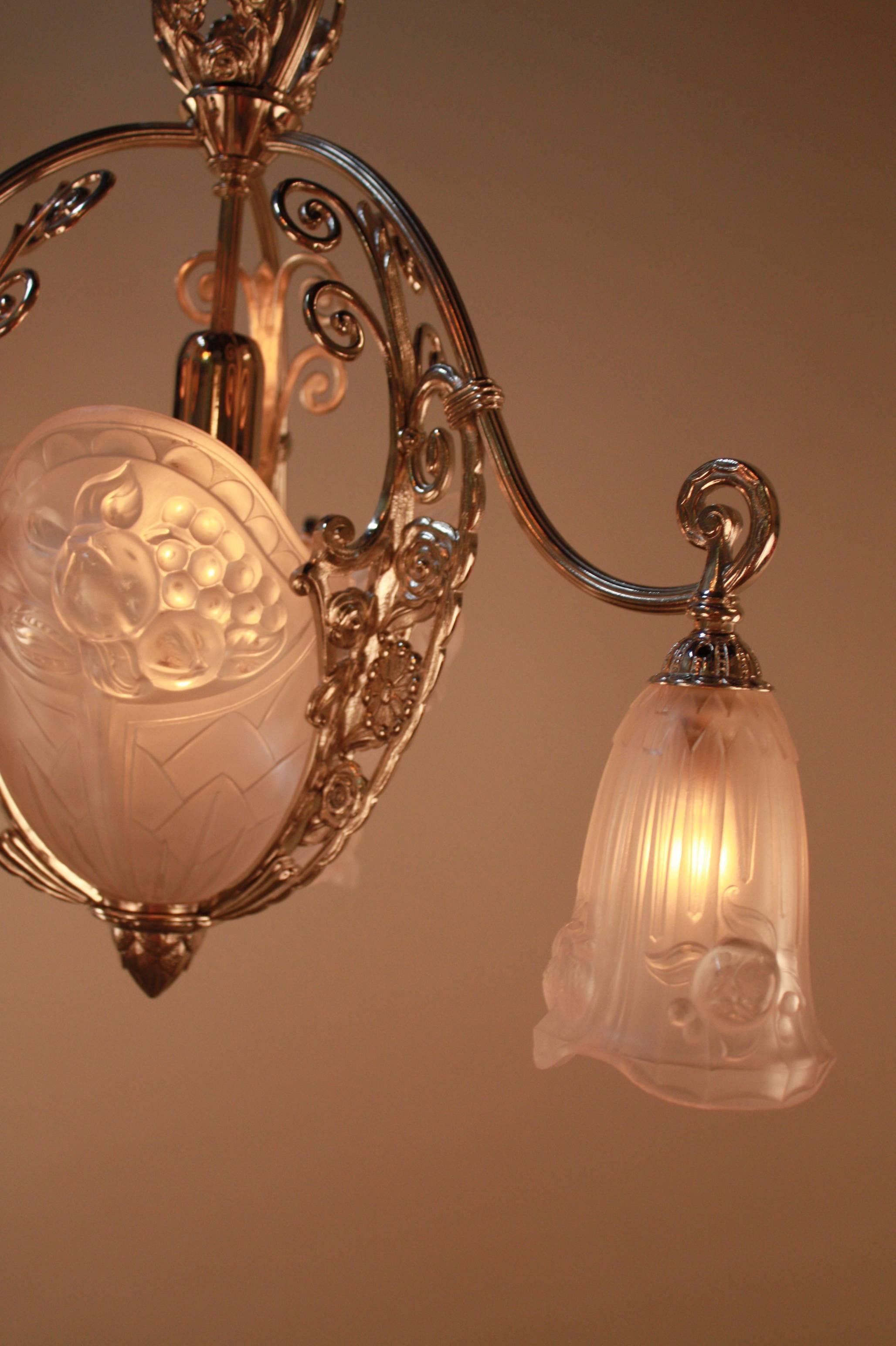 Mid-20th Century French Art Deco Chandelier by Gilles