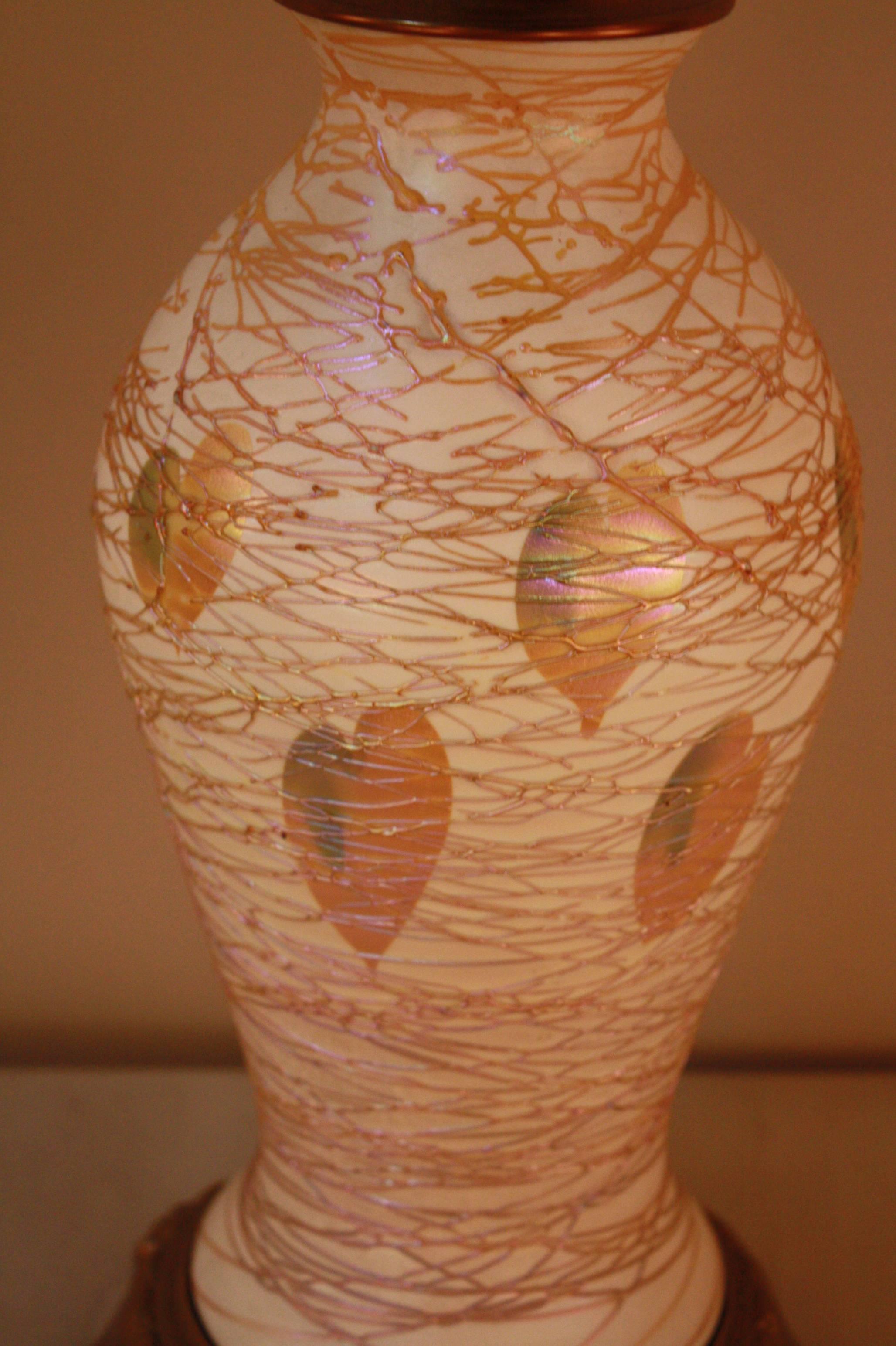Amerikanische amerikanische Kunstglas-Tischlampe von Quezal (Frühes 20. Jahrhundert) im Angebot