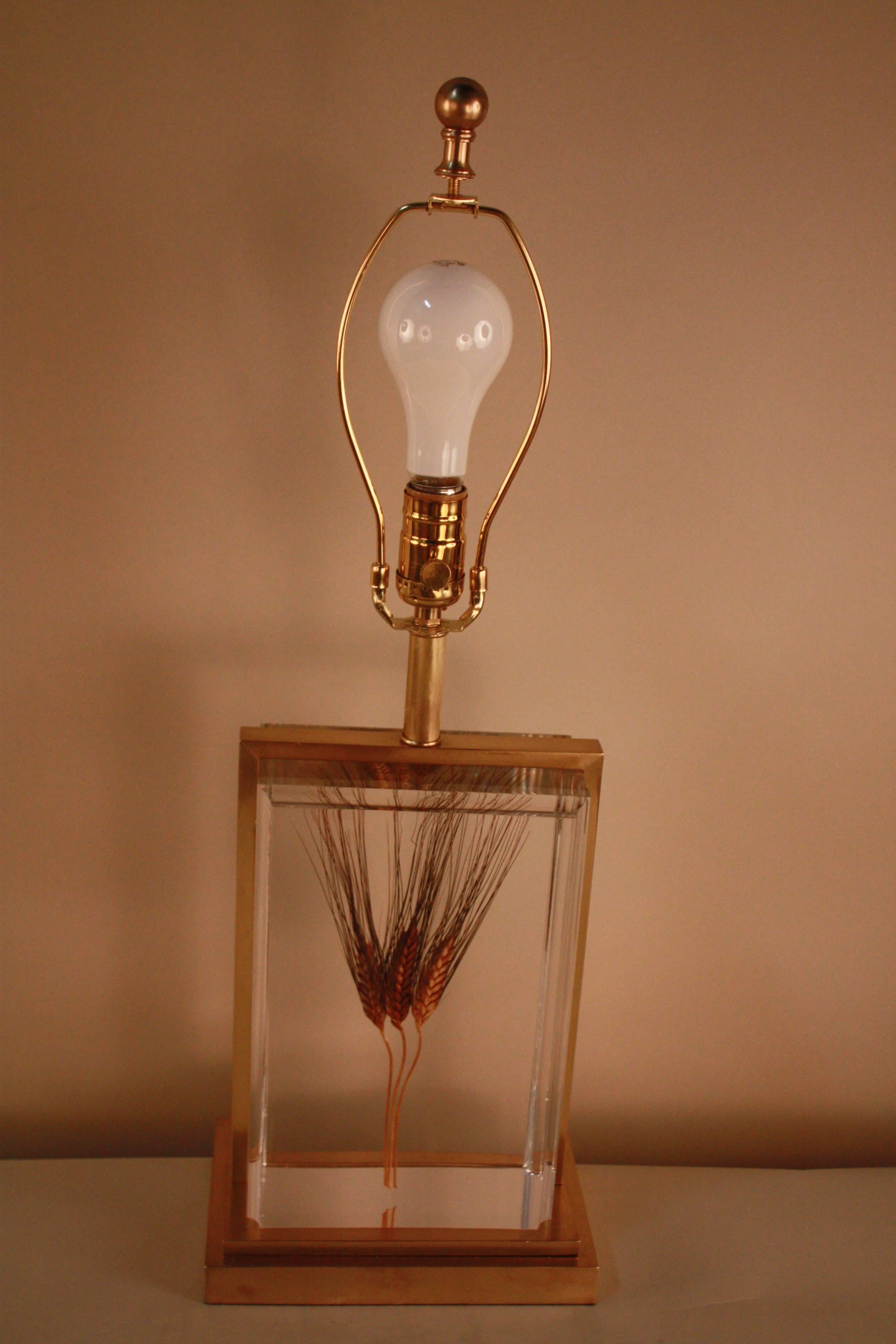 Lucite Table Lamp with Wheat Inclusion In Good Condition In Fairfax, VA