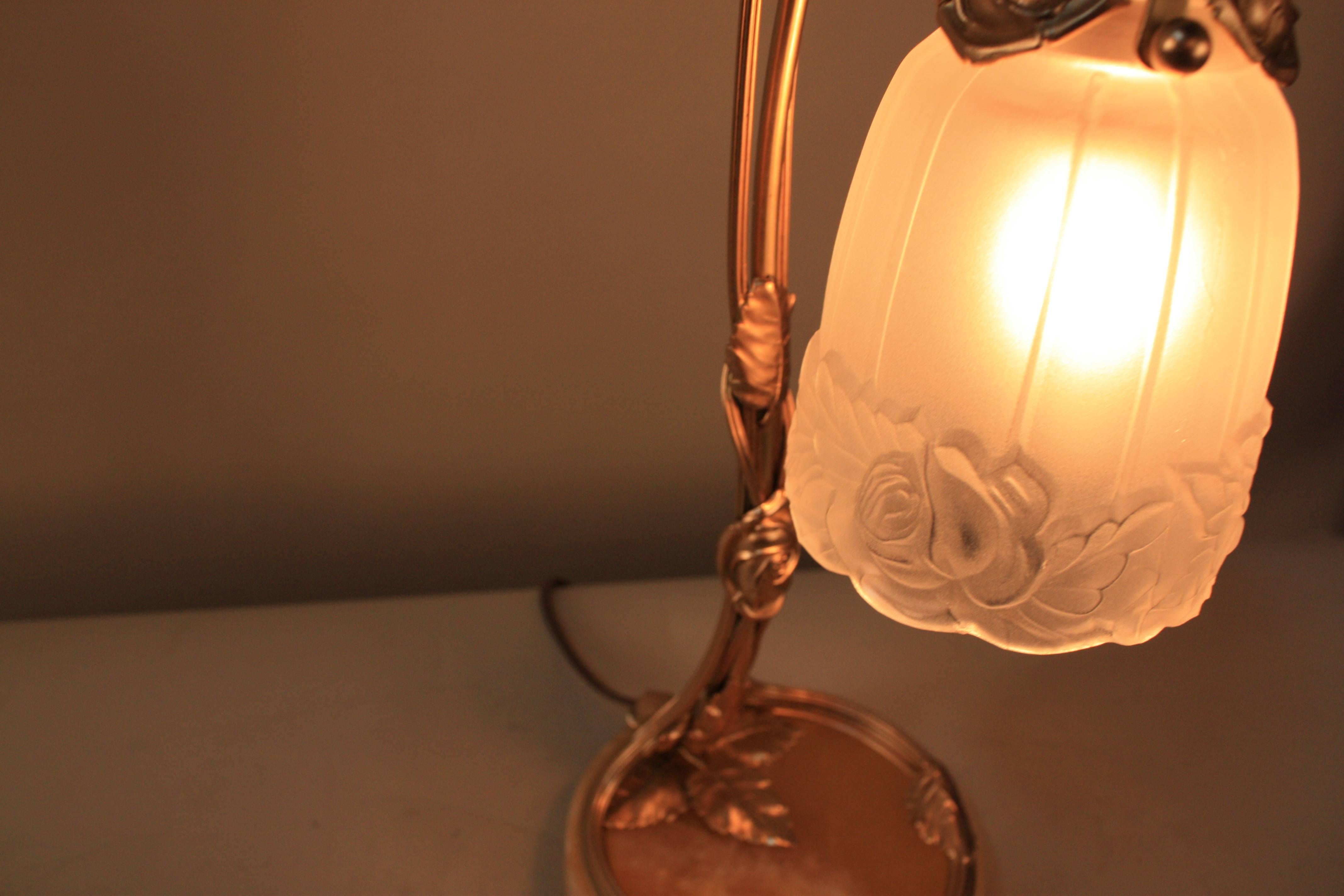 Early 20th Century Bronze and Glass Table Lamp 4