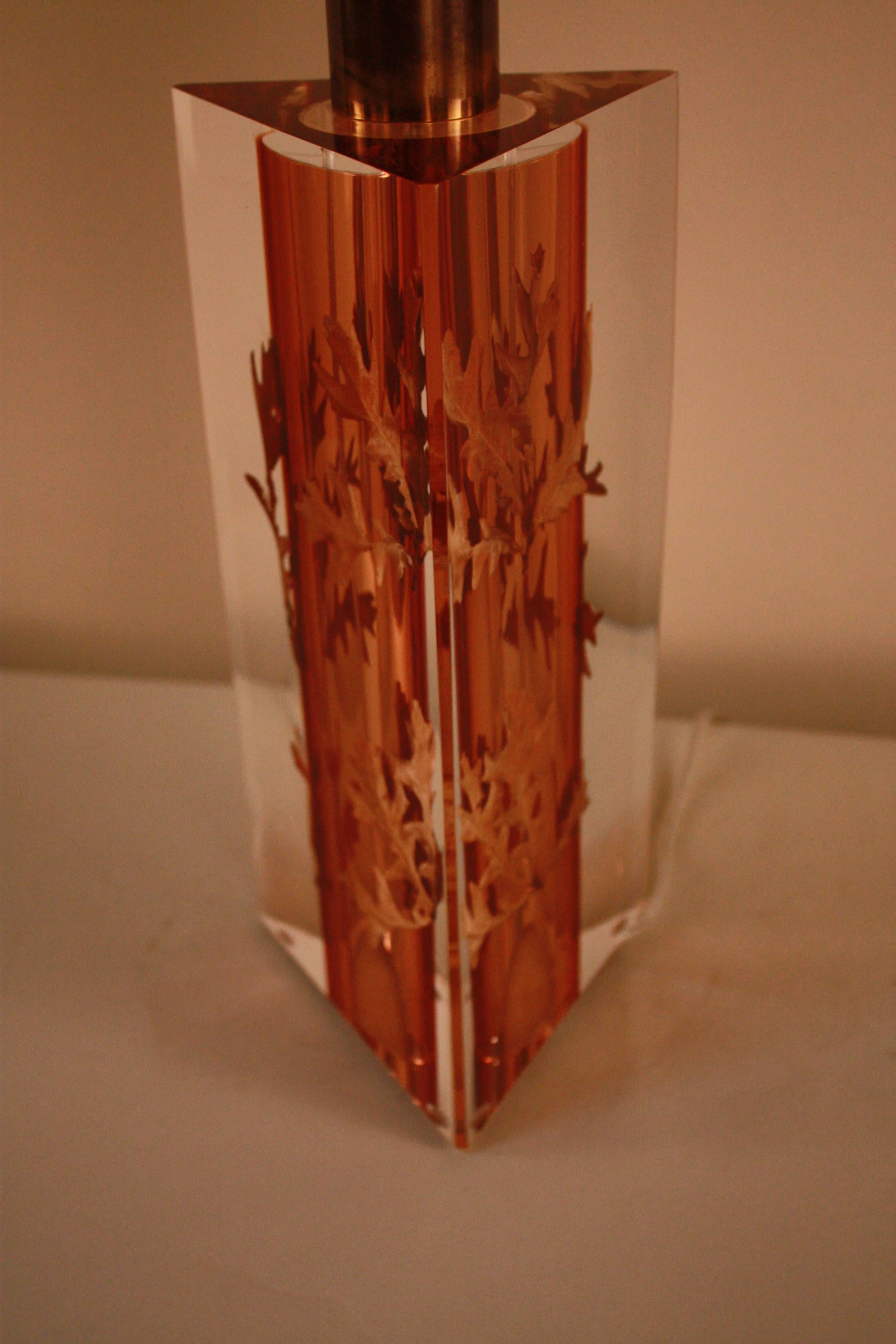 Lucite Table Lamp with Leaf Inclusion by Romeo Paris In Good Condition In Fairfax, VA