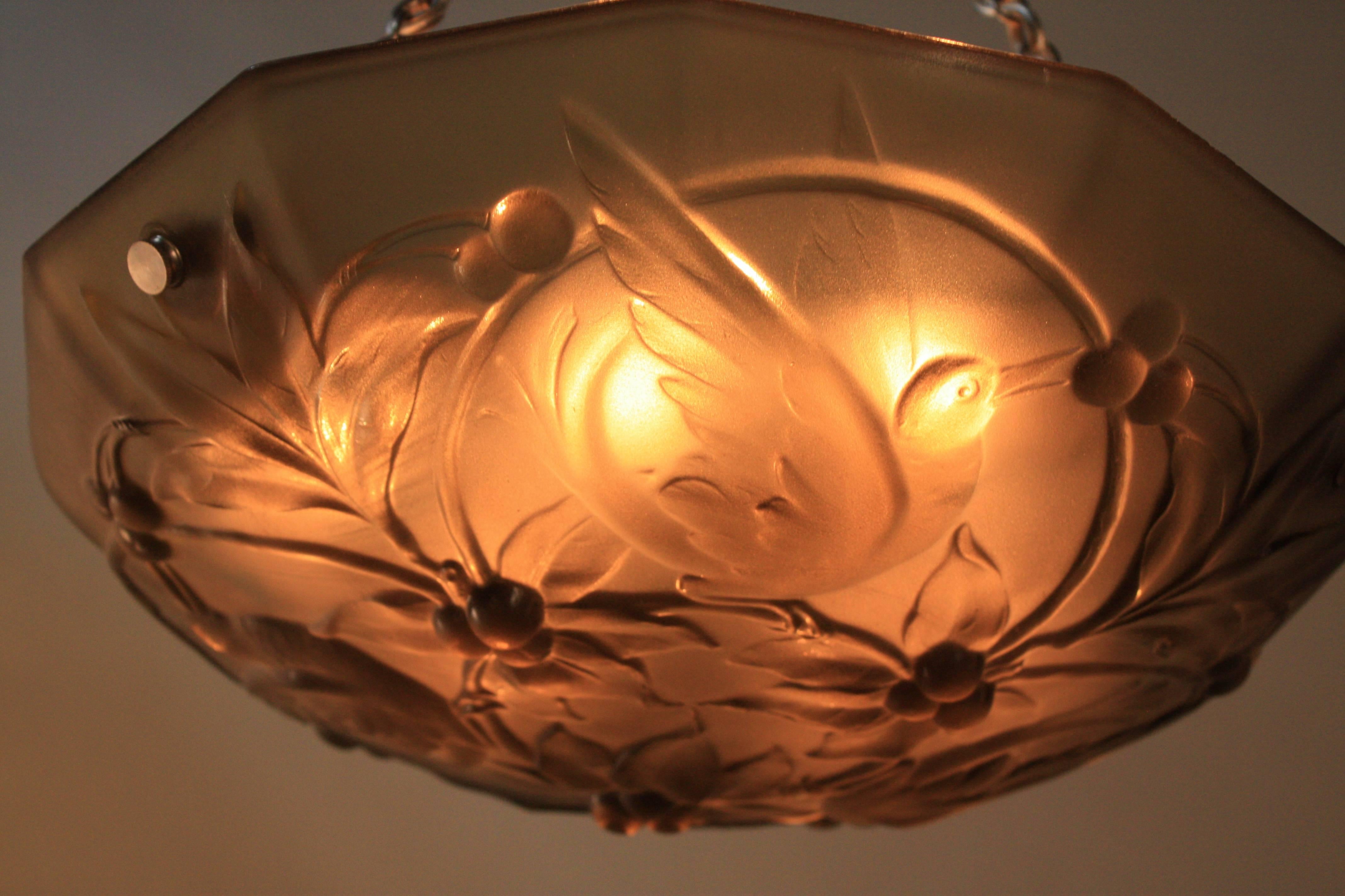 A fabulous six-light Art Deco chandelier. Birds picking fruits in smocked amber glass and nickel on bronze hardware.