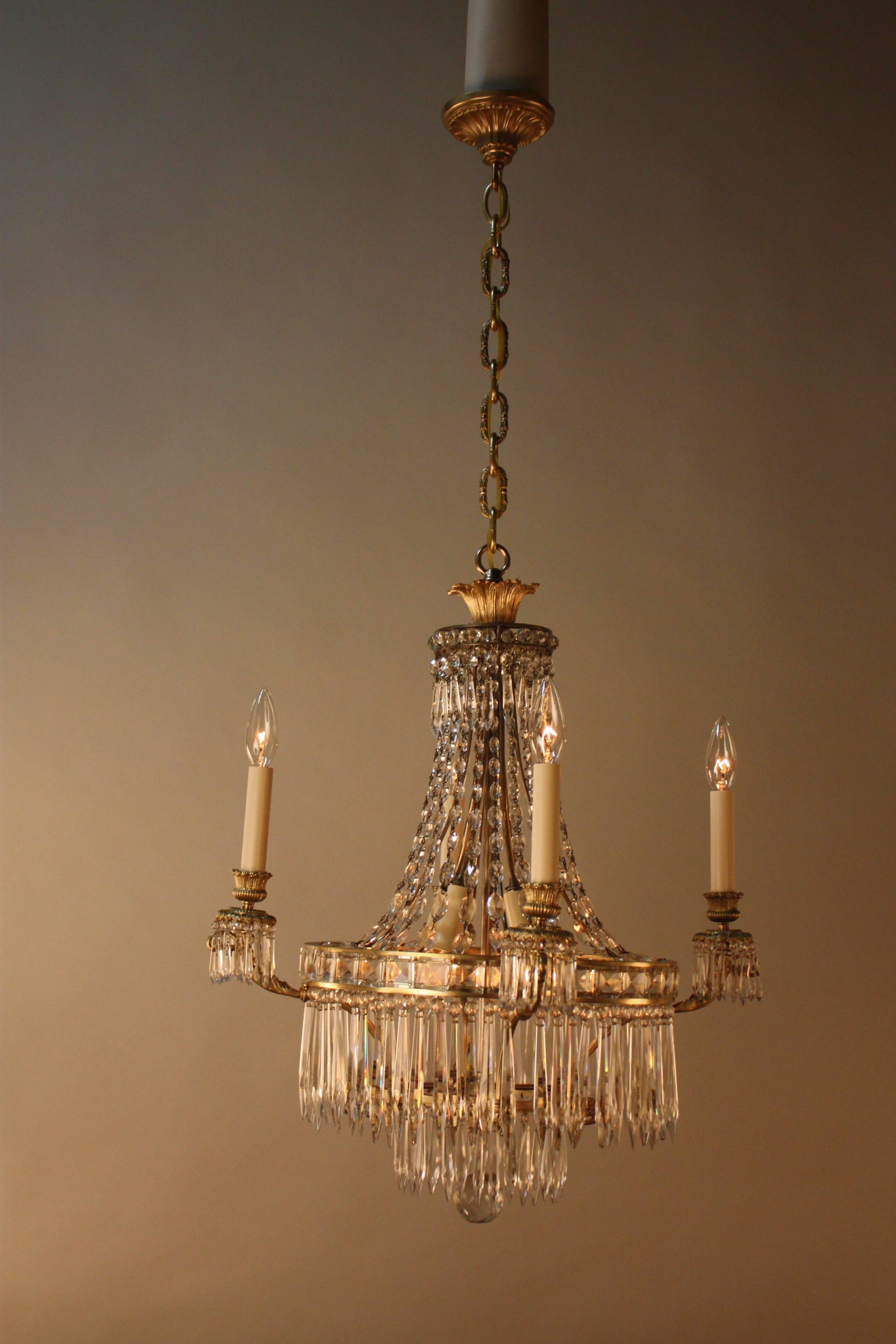 An elegant four-arm and eight-light Classic design crystal and bronze chandelier.
Total height fully installed with one link of chain and canopy is 30