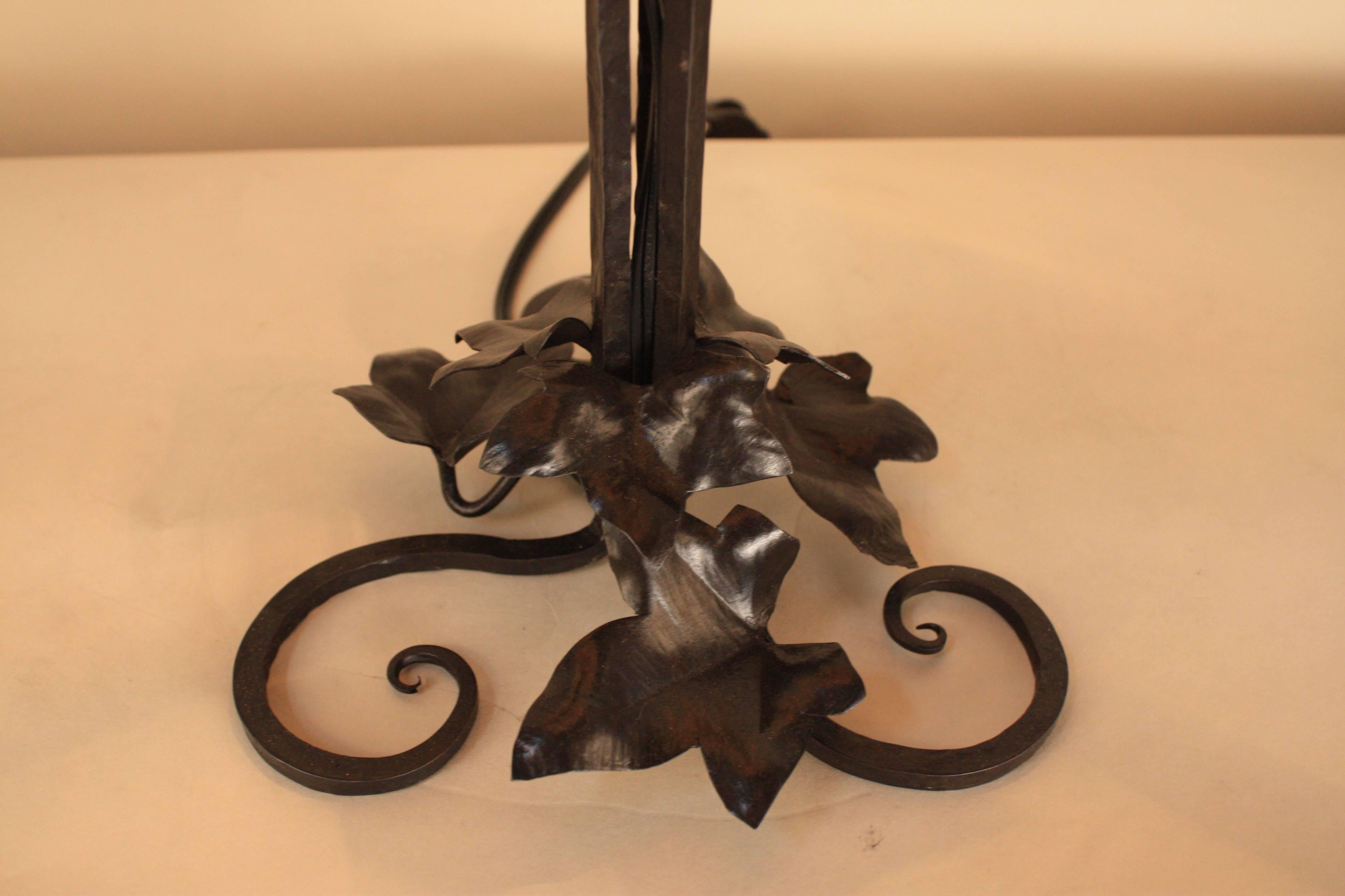French Art Deco Wrought Iron and Art Glass Table Lamp In Good Condition In Fairfax, VA