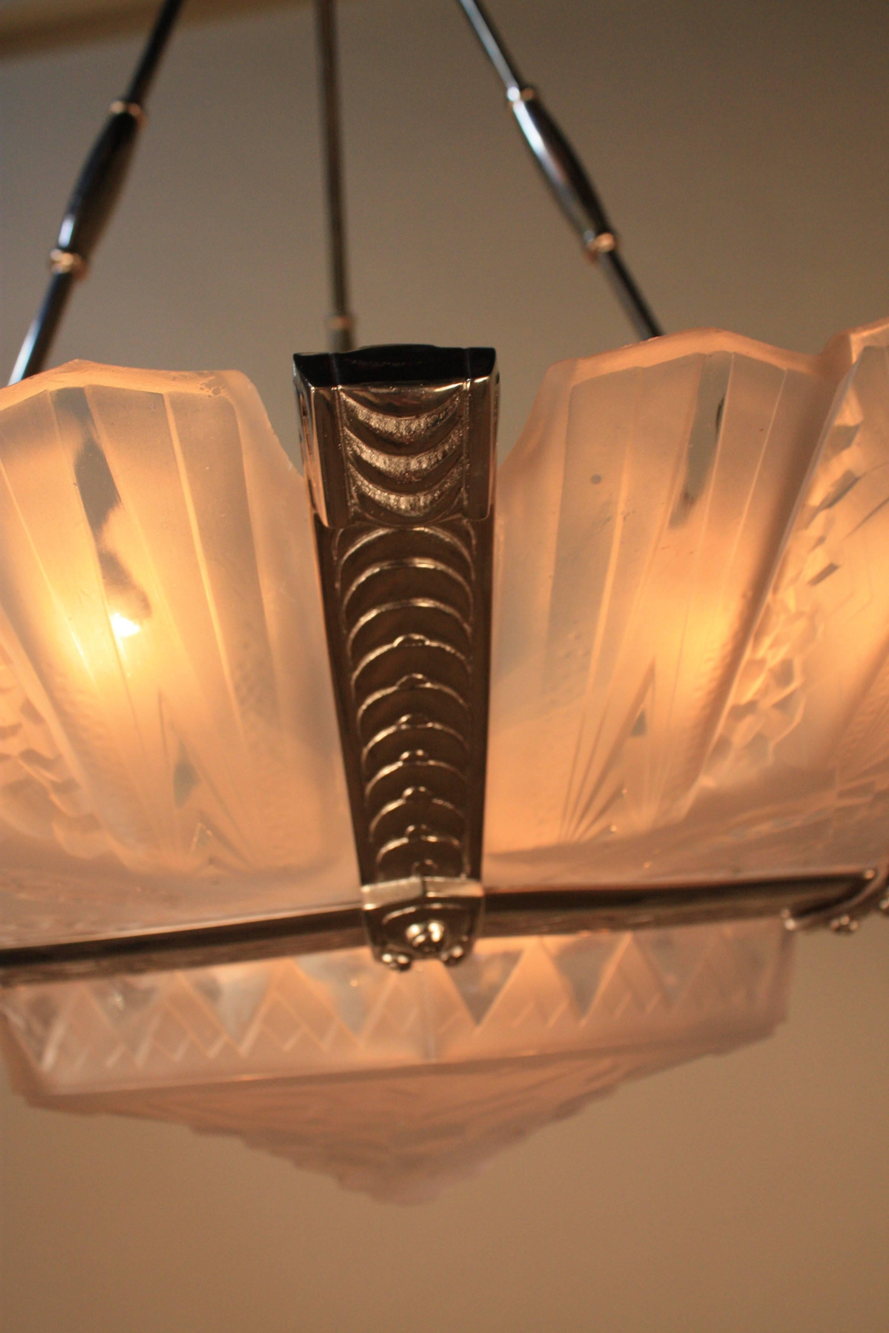 Mid-20th Century Magnificent French Art Deco Chandelier by Muller Freres