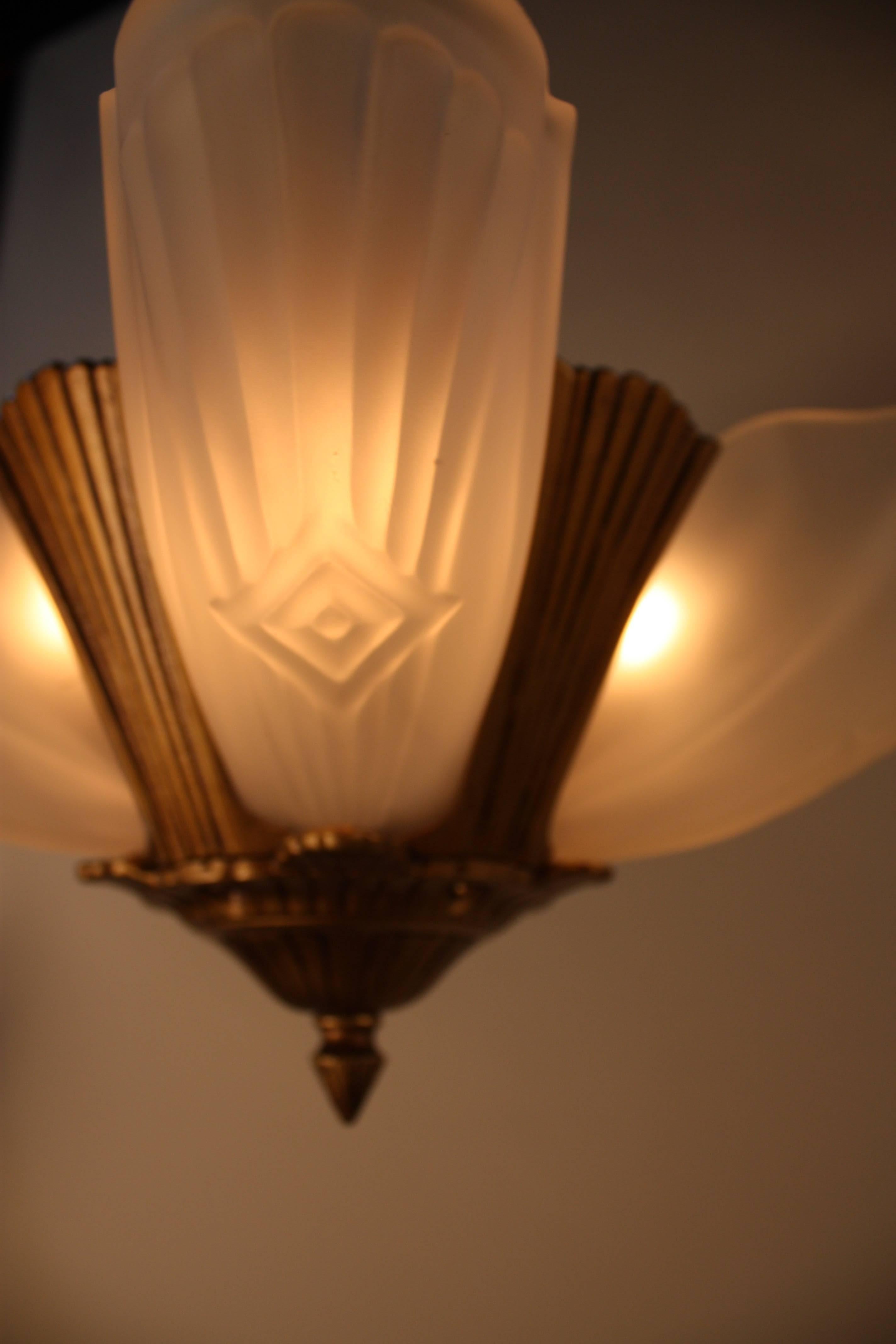 Américain American Flush Mount Art Deco Chandelier par Puritan