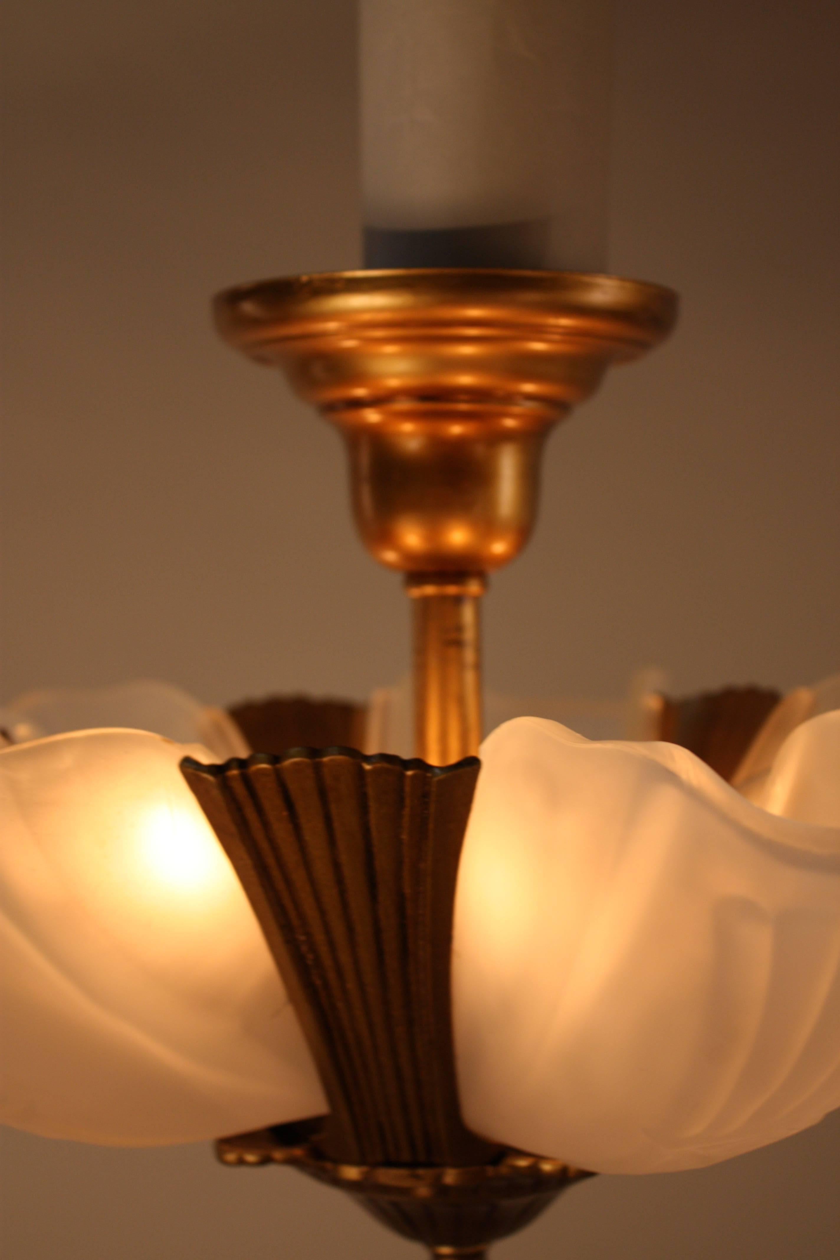 Peint à froid American Flush Mount Art Deco Chandelier par Puritan