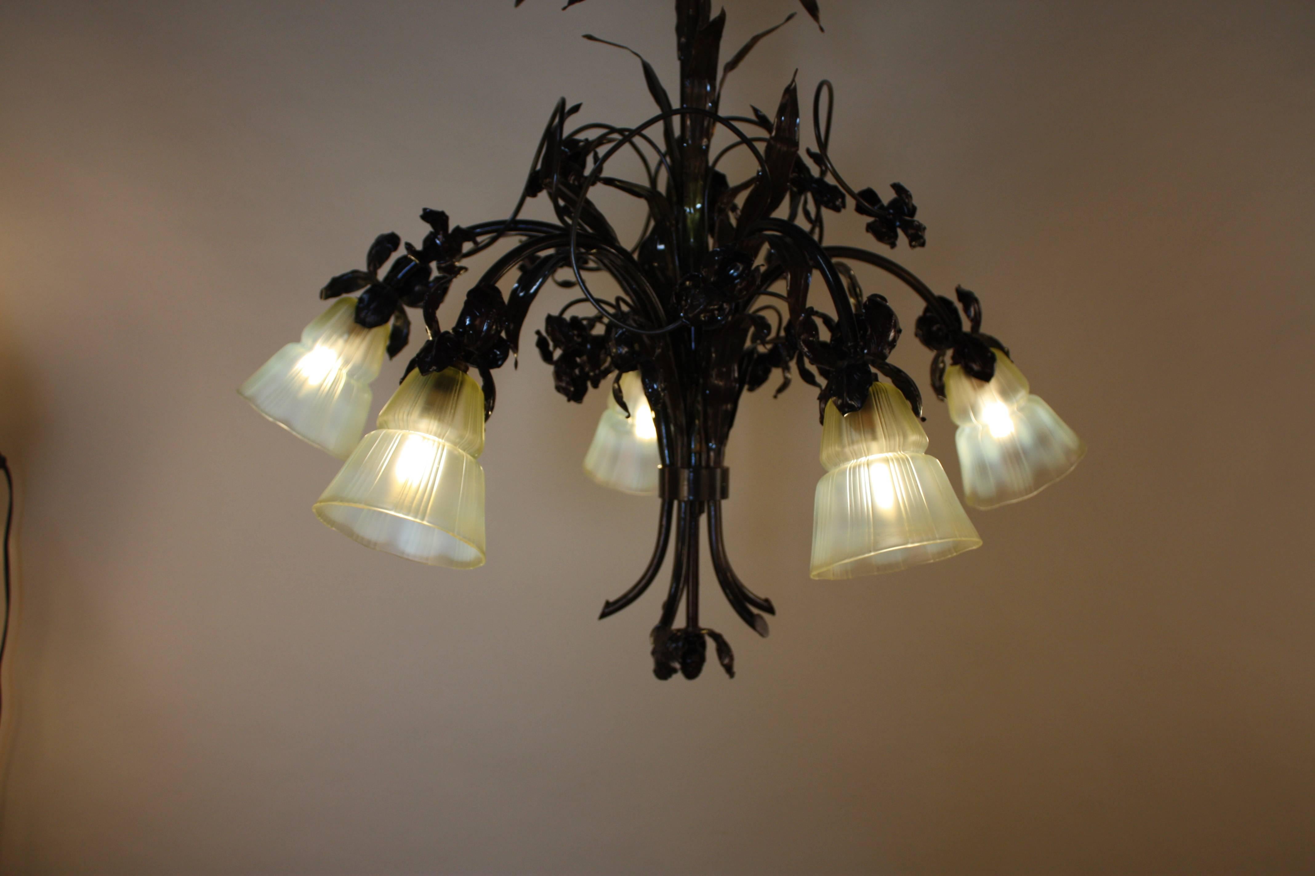 A fabulous Art Nouveau chandelier. An elegant dark bronze with organic and flora design characteristic of the Art Nouveau period. Features honey green opalescent glass shades.
Minimum height fully installed is 34