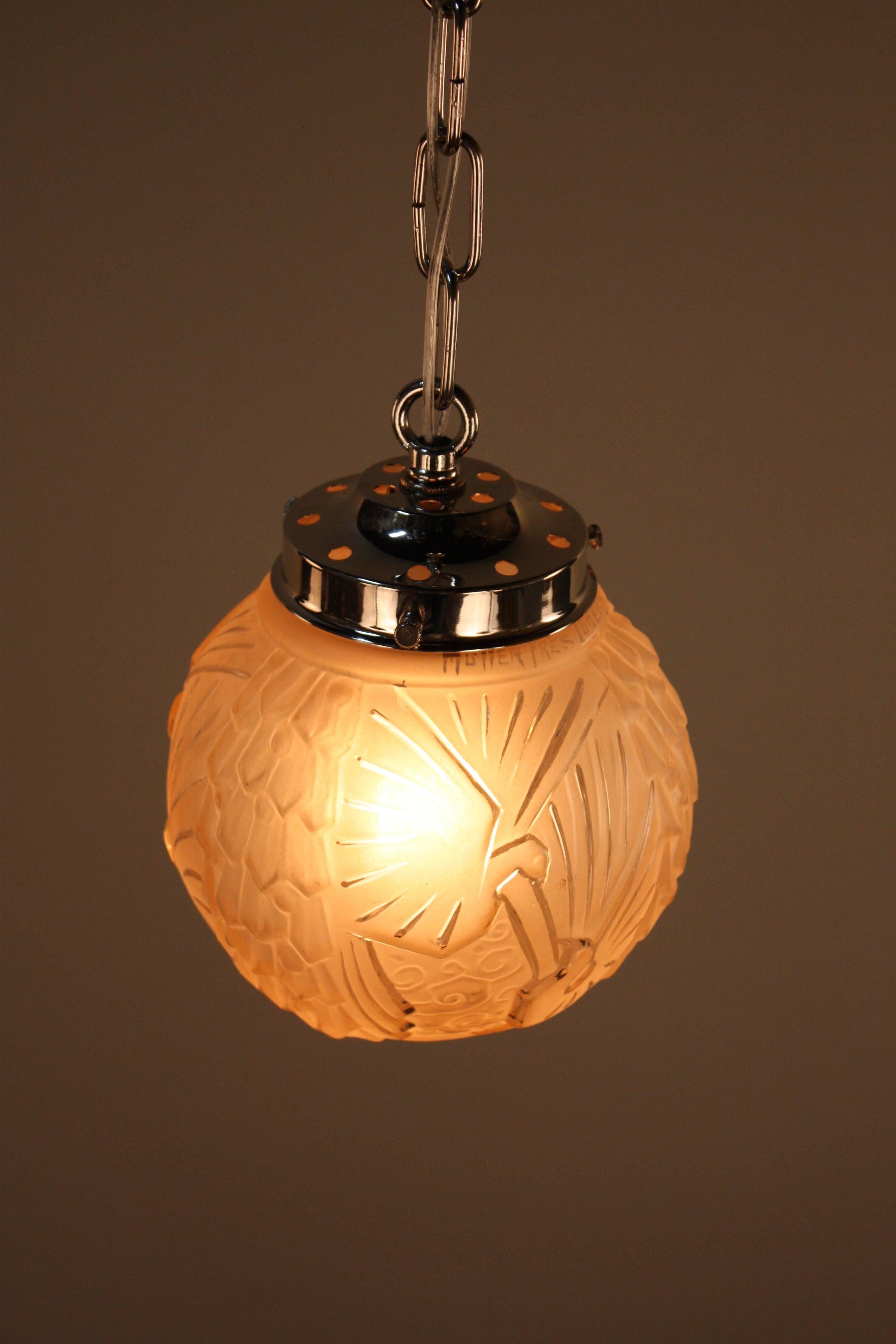 Mid-20th Century Set of Three French Art Deco Pendant Light by Muller Freres