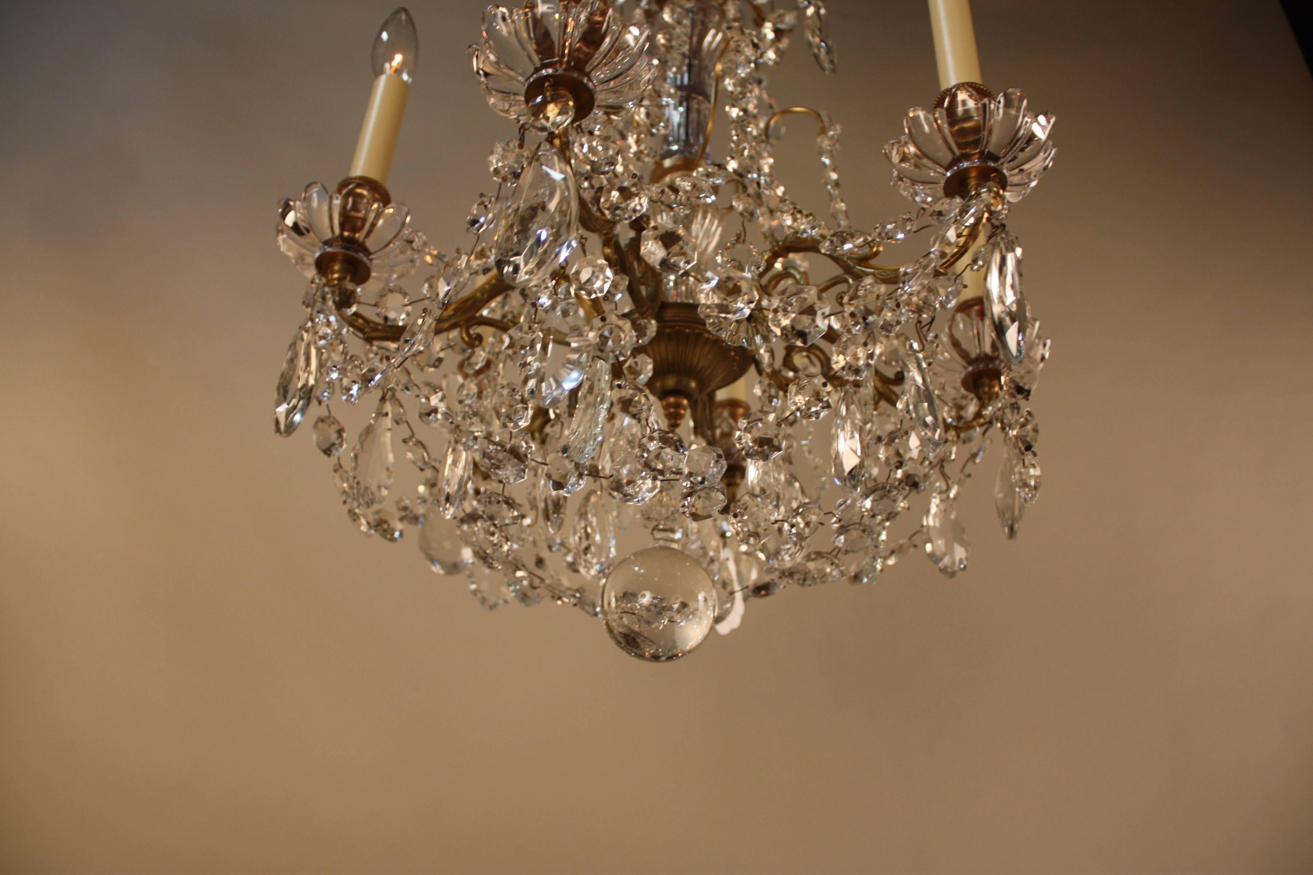 French Early 20th Century Crystal and Bronze Chandelier 1