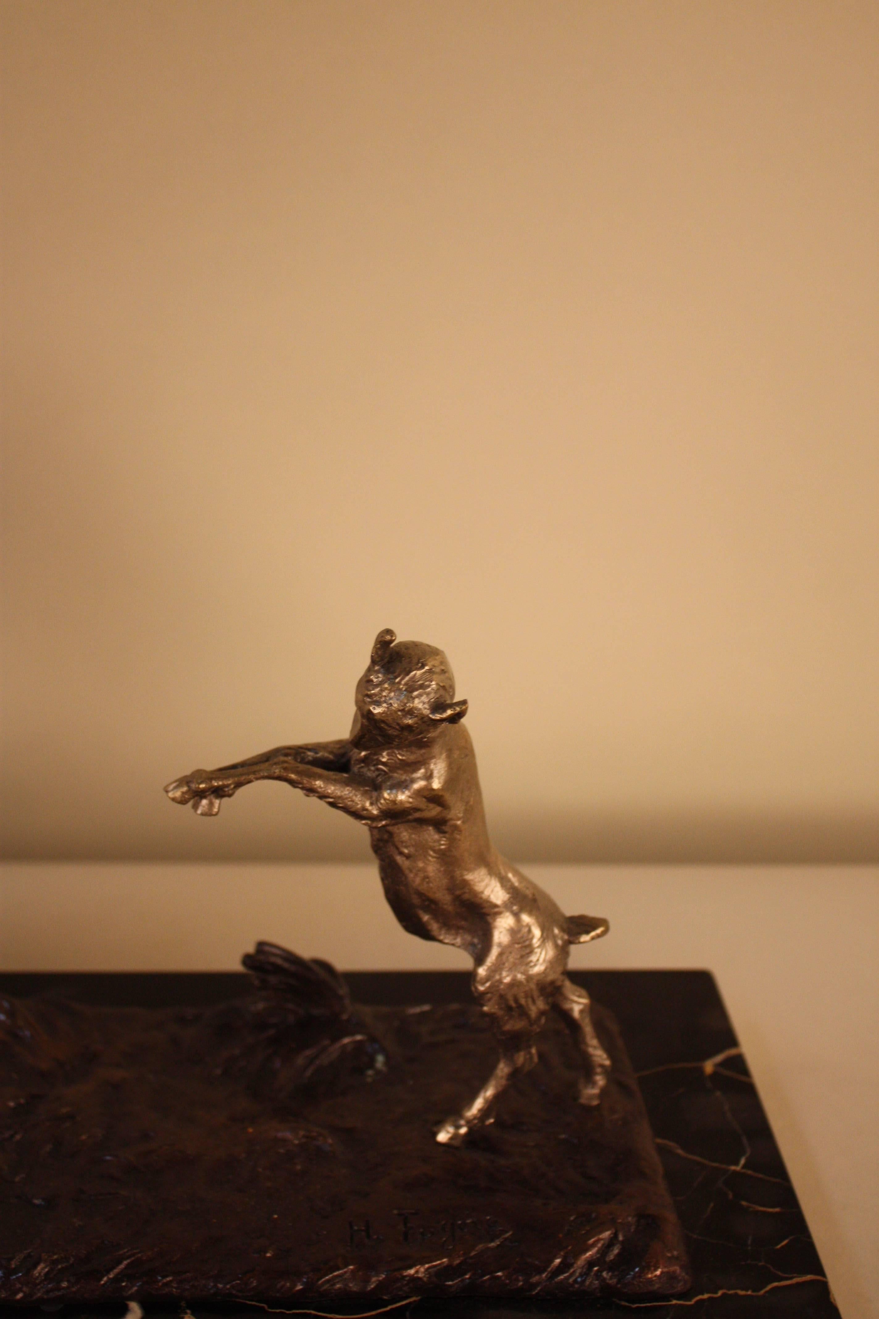 Skulptur einer nackten Frau und einer tanzenden Ziege von Henri Fugre (Art déco) im Angebot