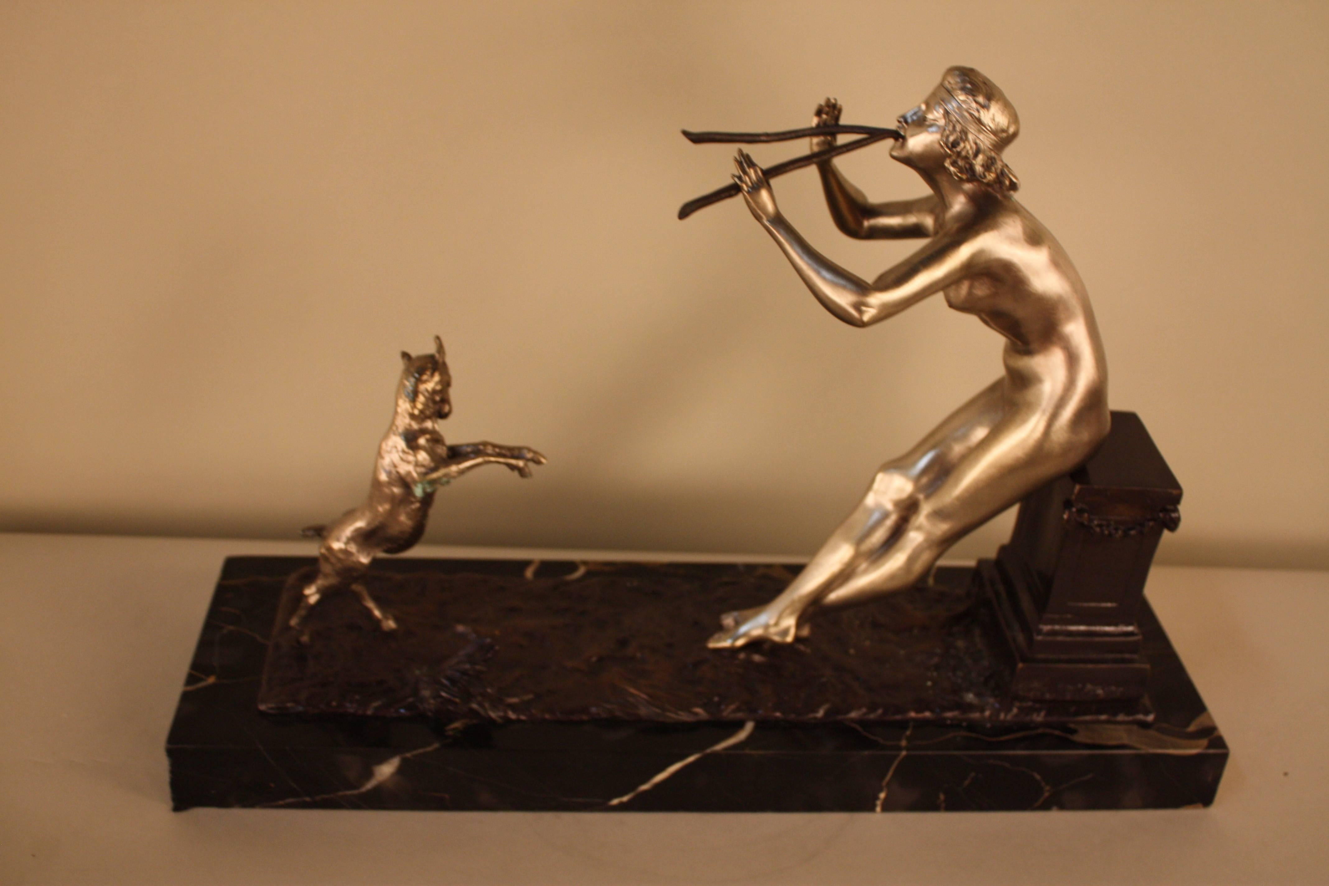 Skulptur einer nackten Frau und einer tanzenden Ziege von Henri Fugre (Bronze) im Angebot
