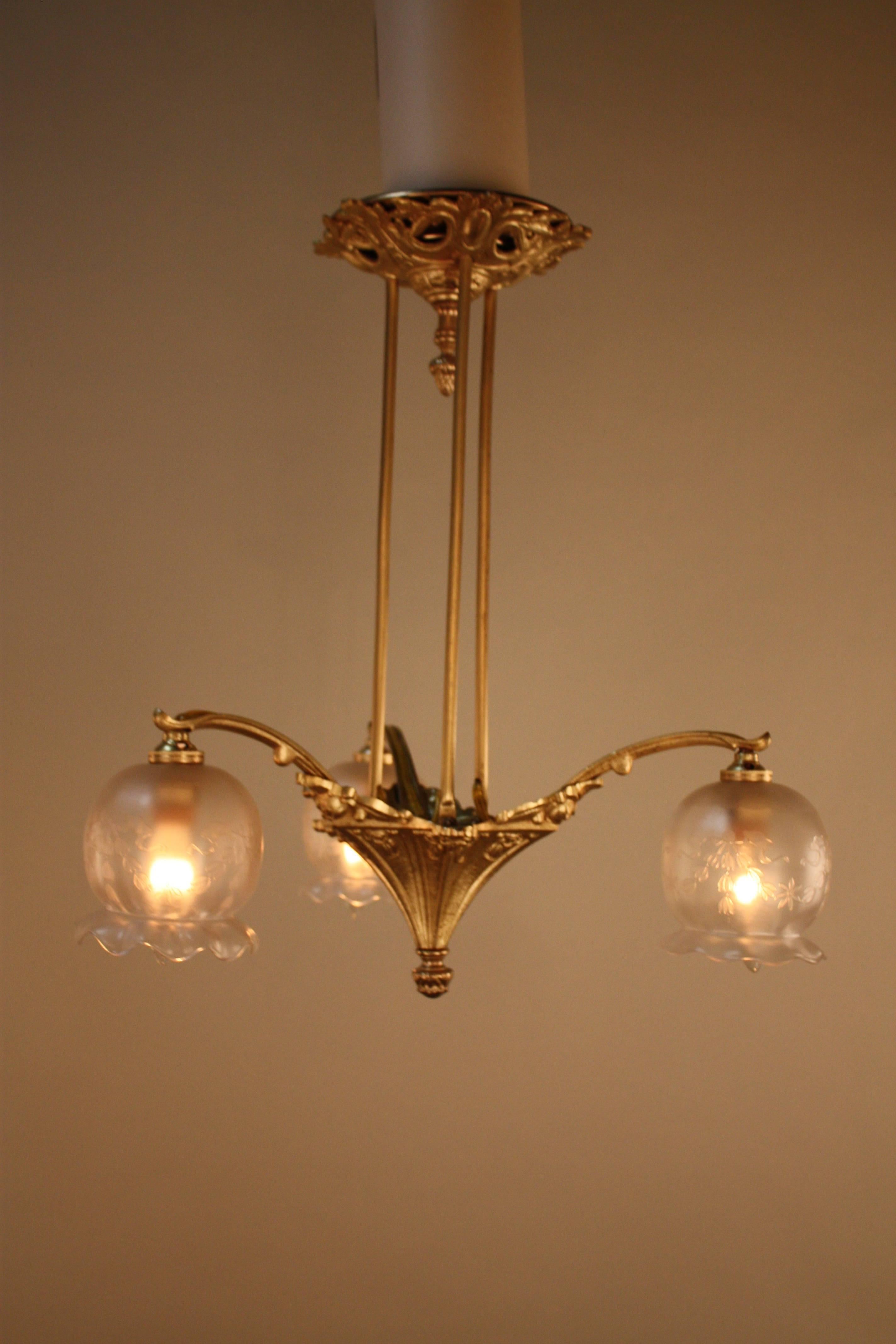 Early 20th Century French, 1920s Bronze and Etched Glass Chandelier