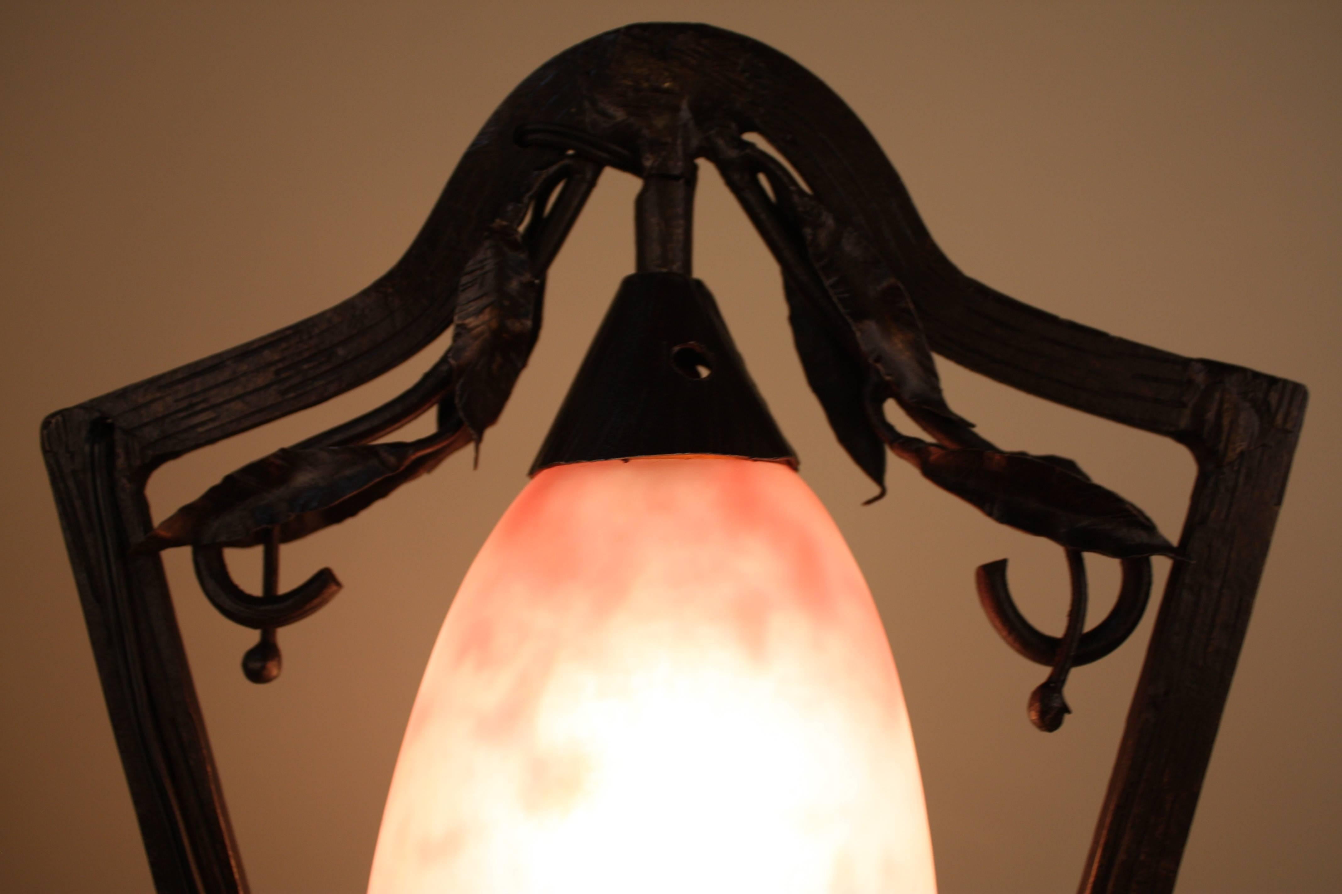 Art Nouveau Blown Glass and Wrought Iron Table Lamp by Daum Nancy 4