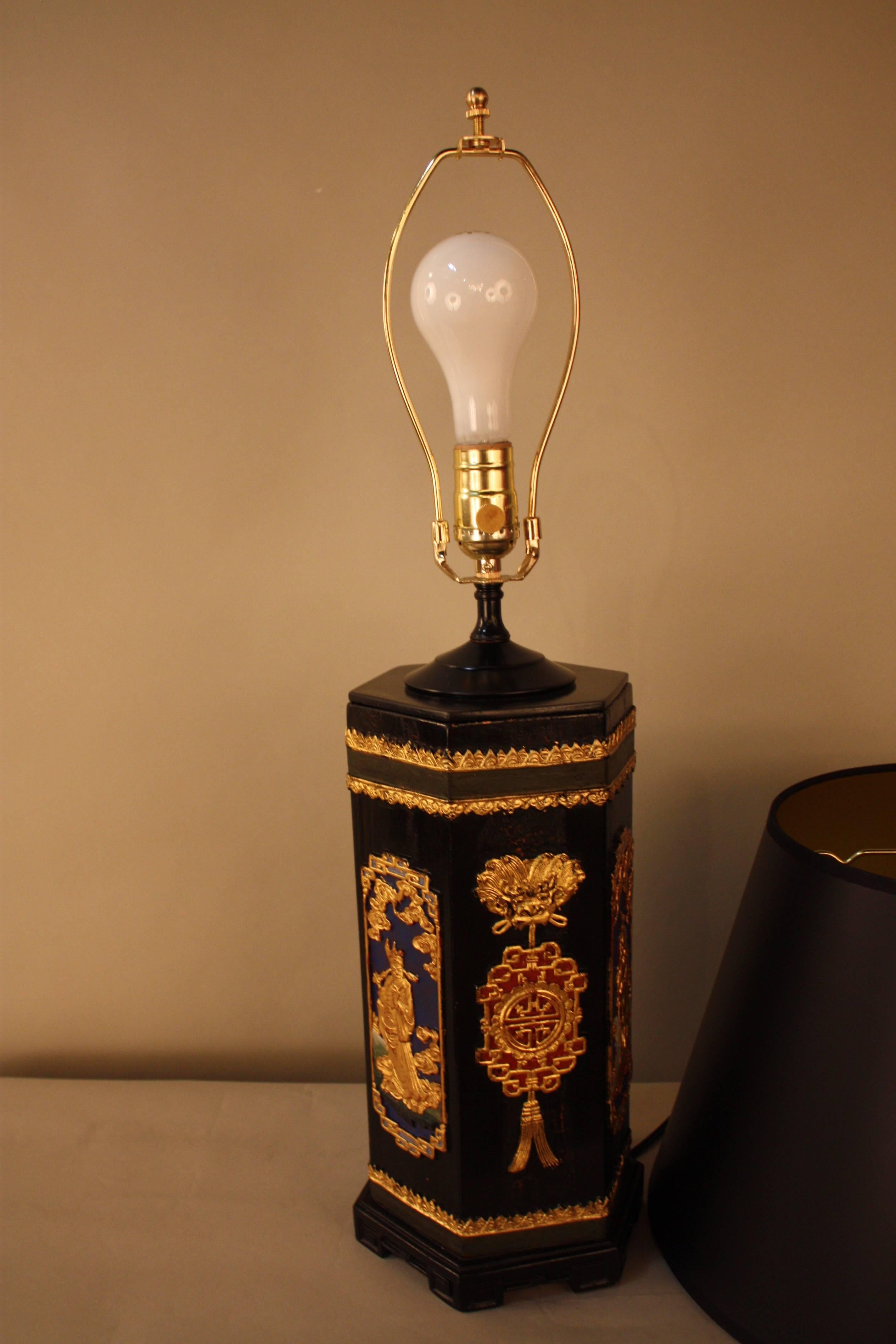 Gilt Chinese Black Lacquer Wood Table Lamp