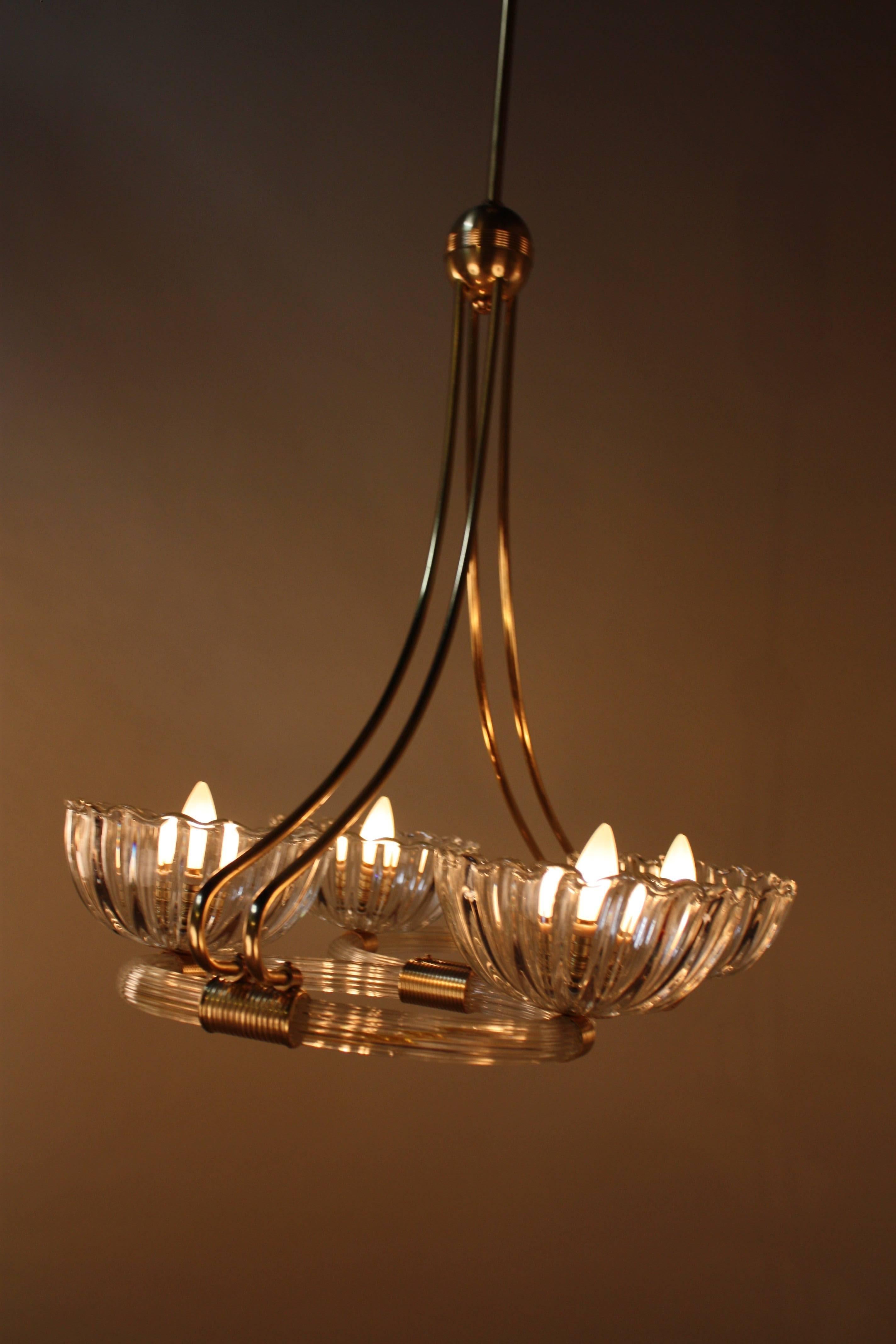 A midcentury handblown glass and bronze with four-light chandelier by Barovier e Toso.
Total height of this chandelier is 43.5