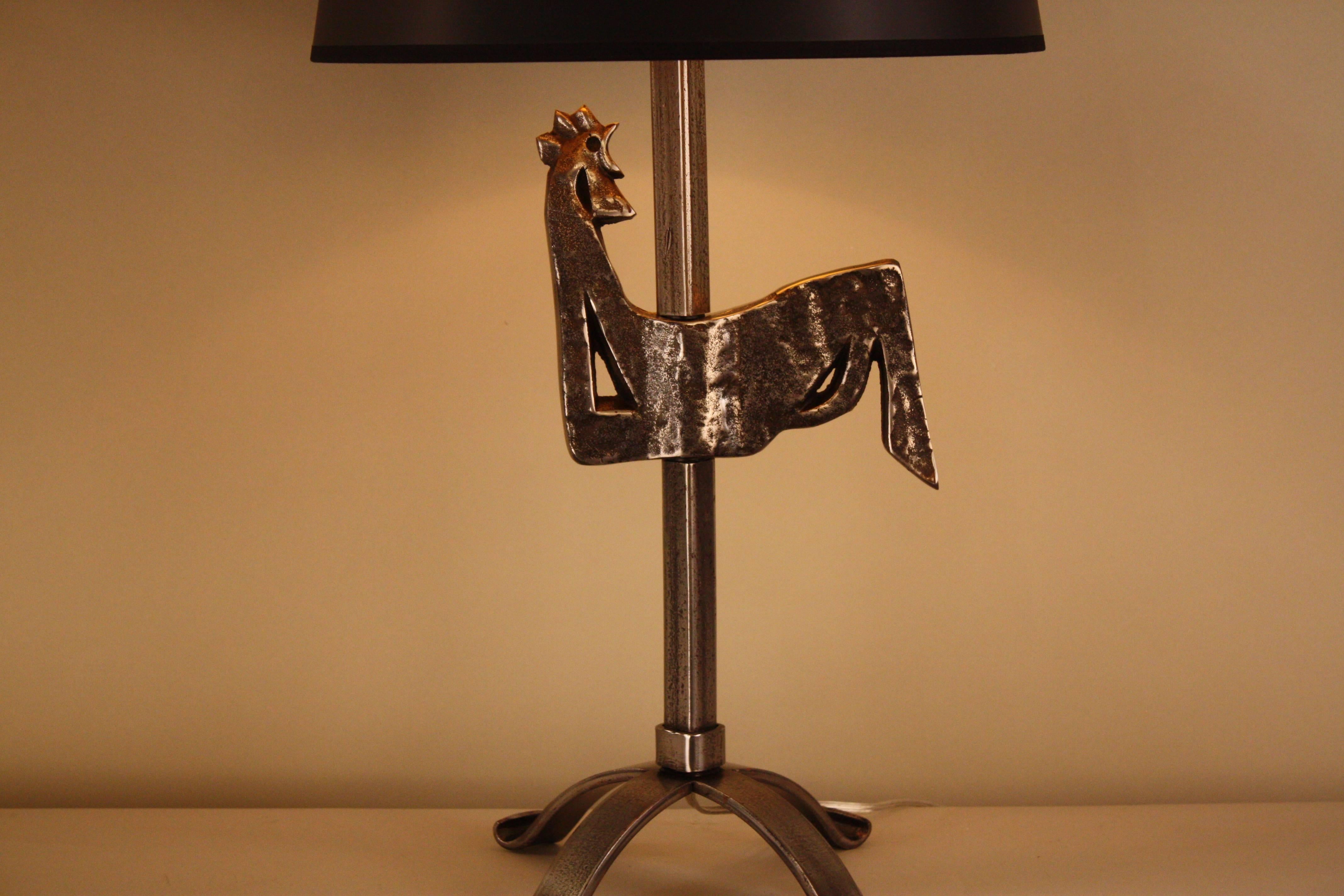 Handcrafted semi polished iron, sculpture of rooster table lamp.
