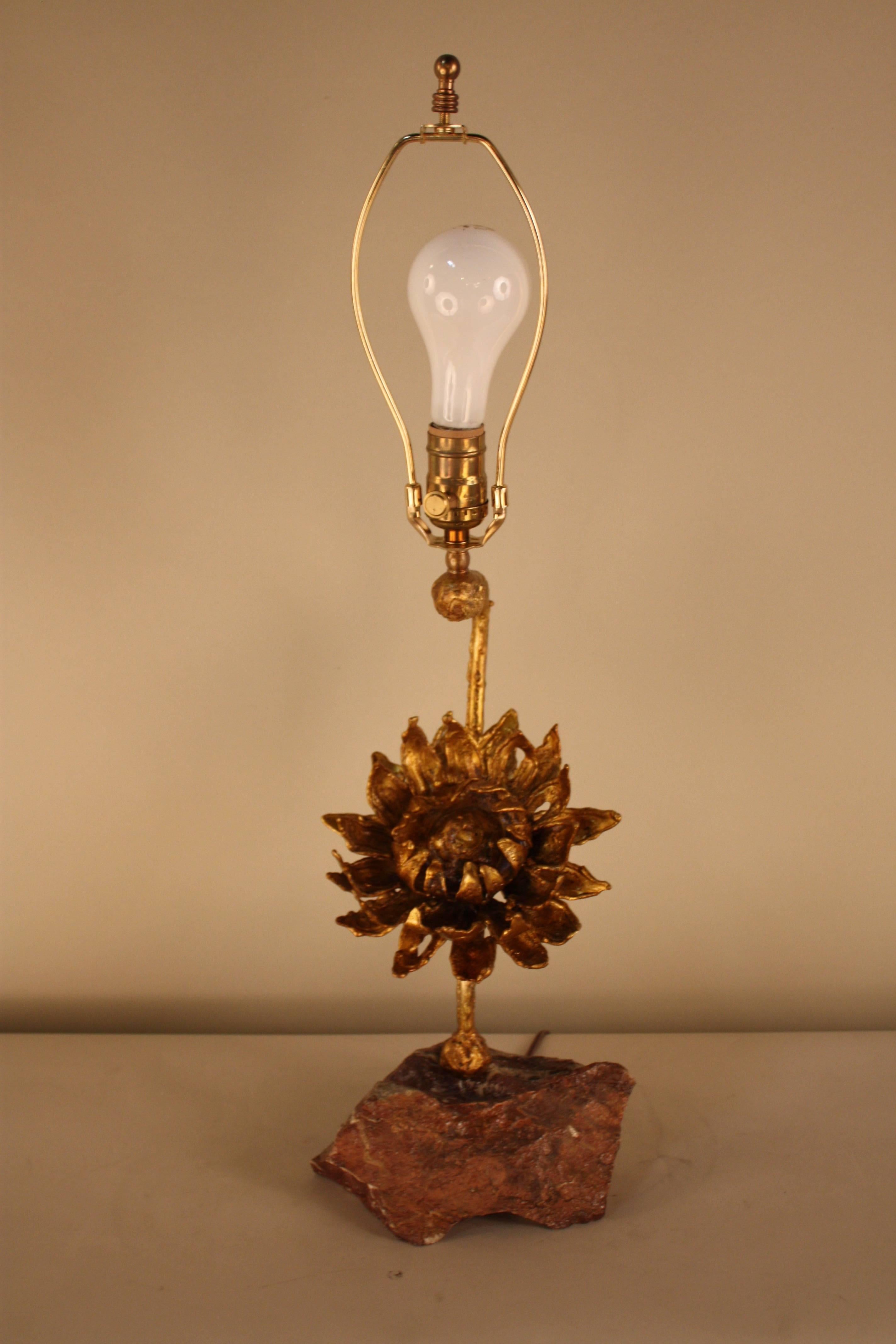 French 1970's gilt bronze sunflower sculpture on wrought red marble Table lamp.
This lamp is fitted with mustered gold silk lampshade. 