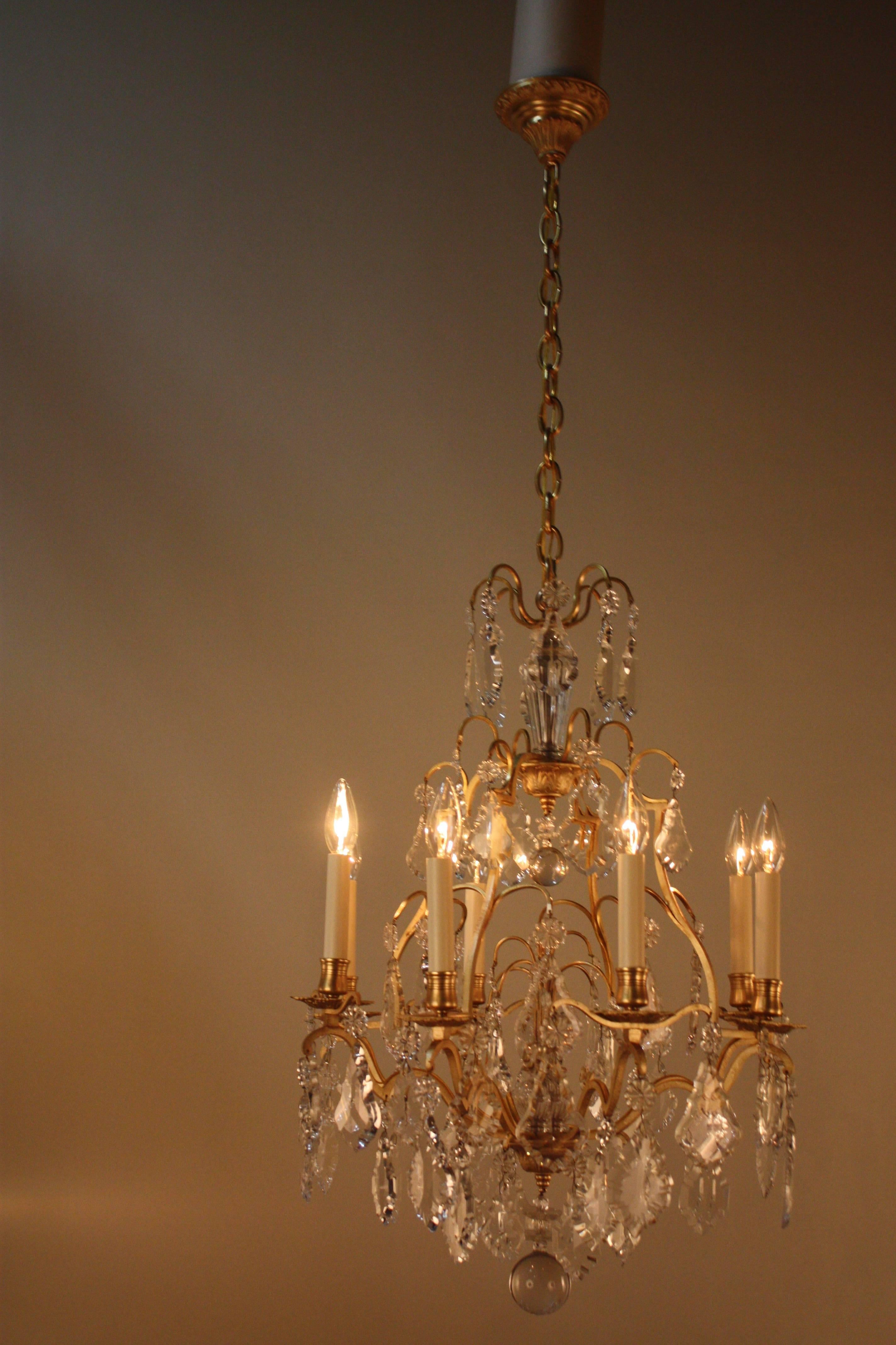 Beautiful and elegant 1930s eight-light crystal and bronze chandelier.
Minimum height fully installed with three links of chain and canopy is 32