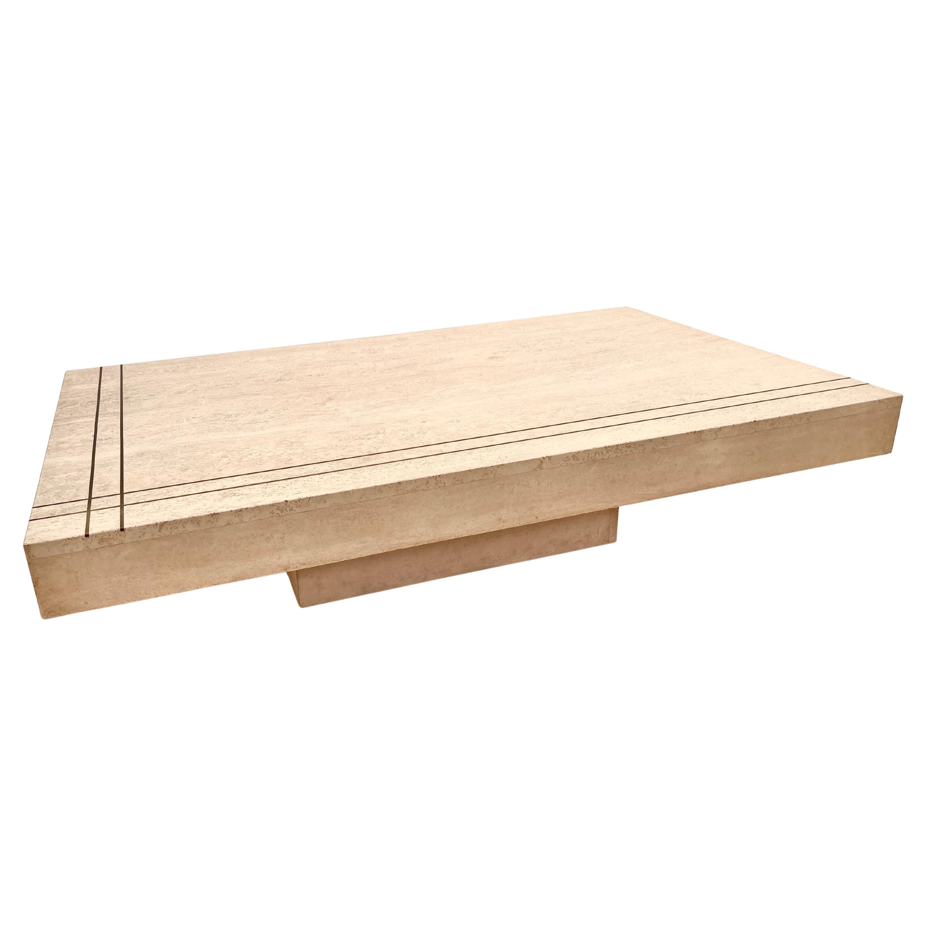 Table basse italienne moderne en travertin en vente