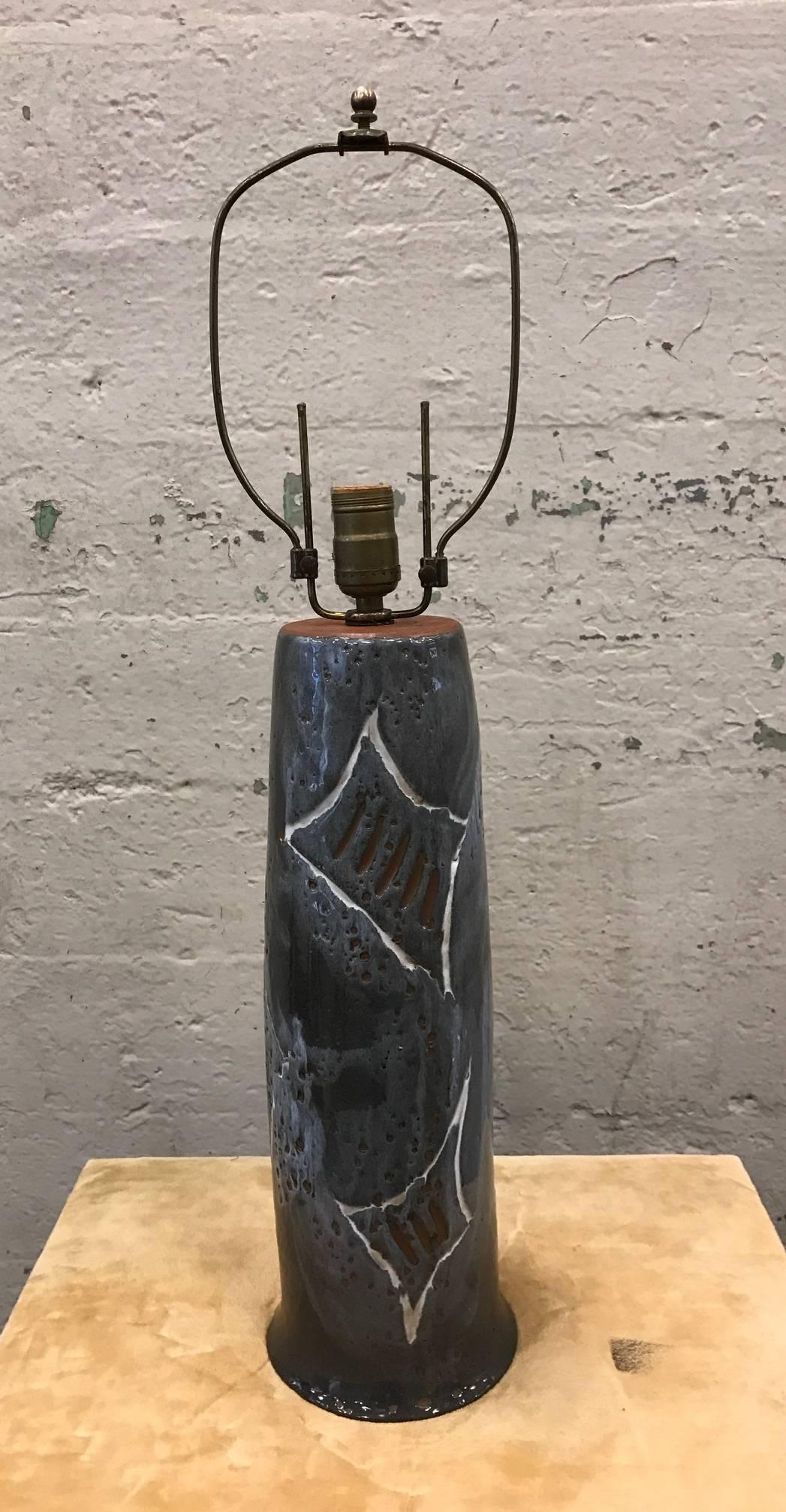 Mid-Century Modern Art Pottery Lamp In Good Condition In New York, NY