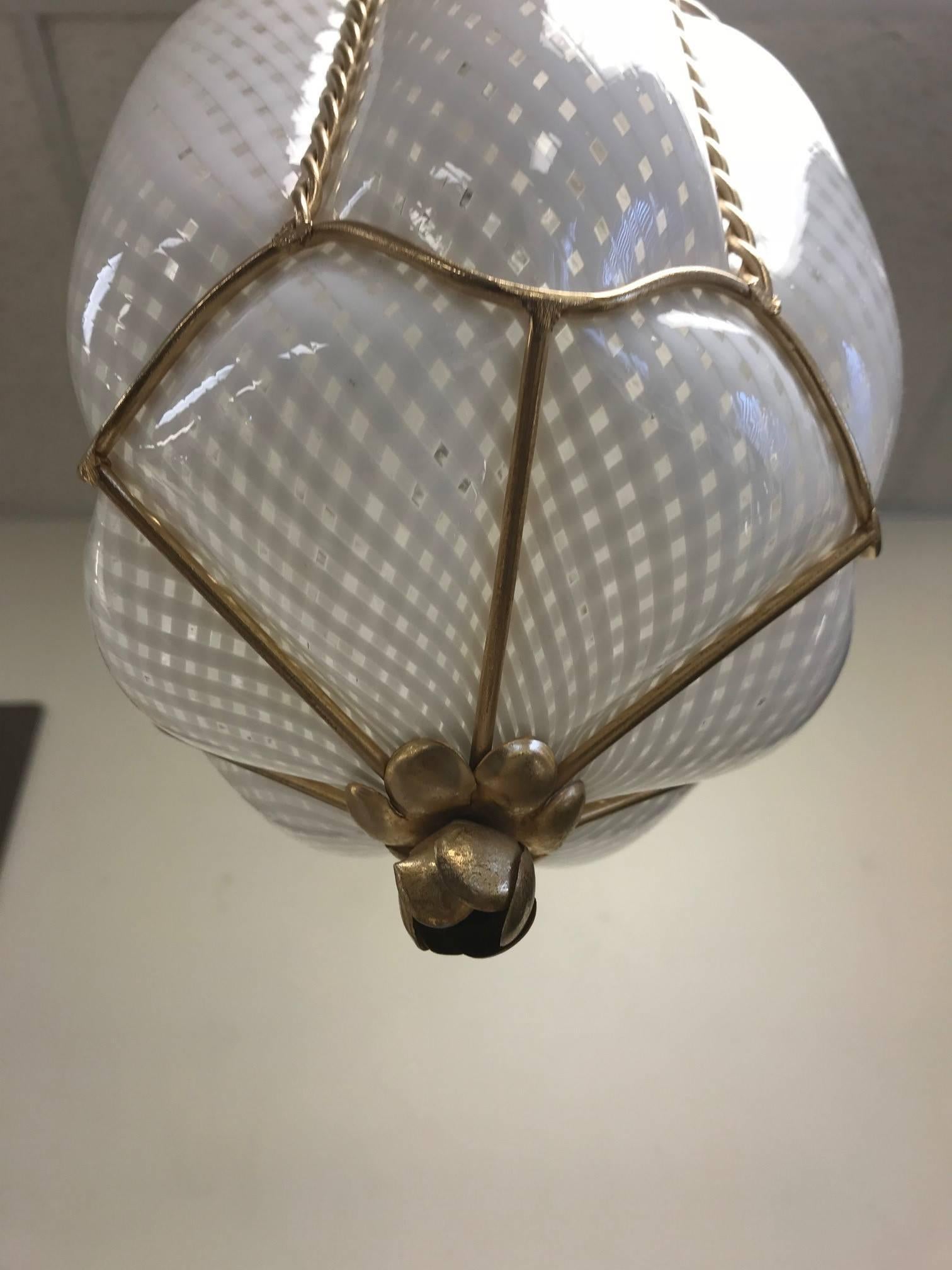 italien Seguso Murano Suspension lumineuse en forme de cage soufflée à la main en vente
