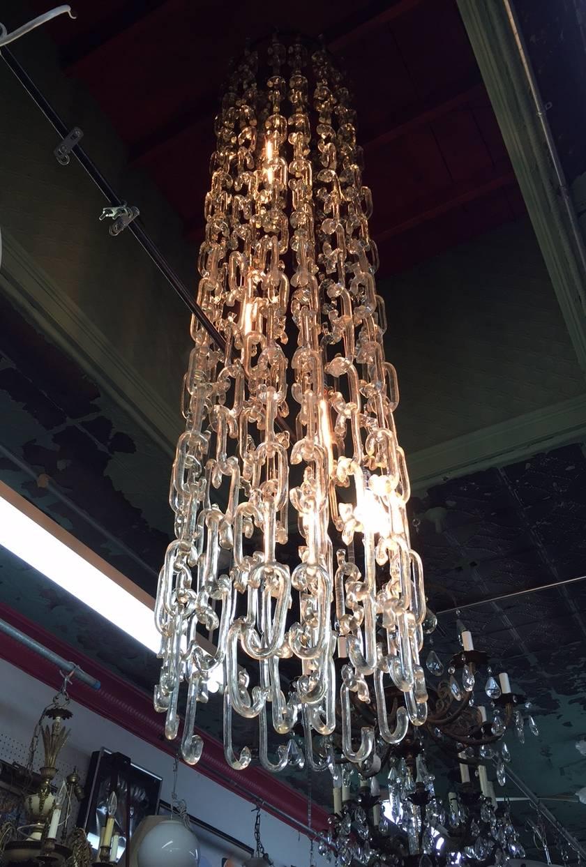 7 ft. chain link, hand blown, Murano glass chandelier by Gino Vistosi. Chandelier is modular and the links can be rearranged in many ways. Each link is 6