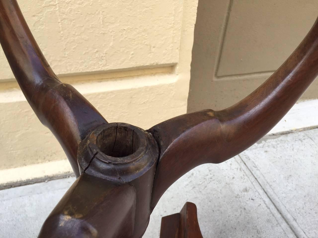 Georgian Mahogany Adjustable Dictionary / Music Stand with Carved Shoe Feet In Good Condition For Sale In New York, NY